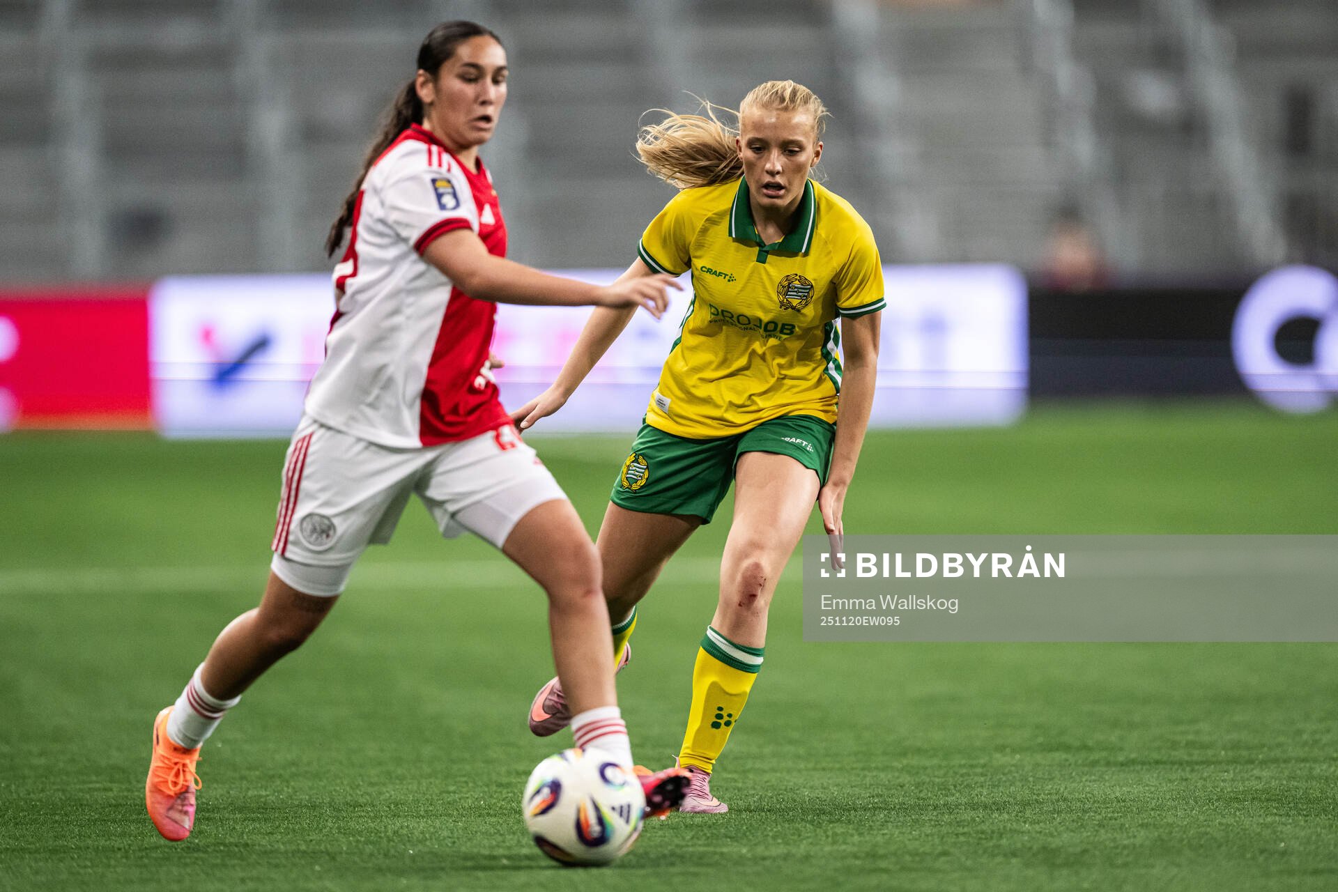 Daliyah de Klonia of Ajax and Smilla Holmberg of Hammarby