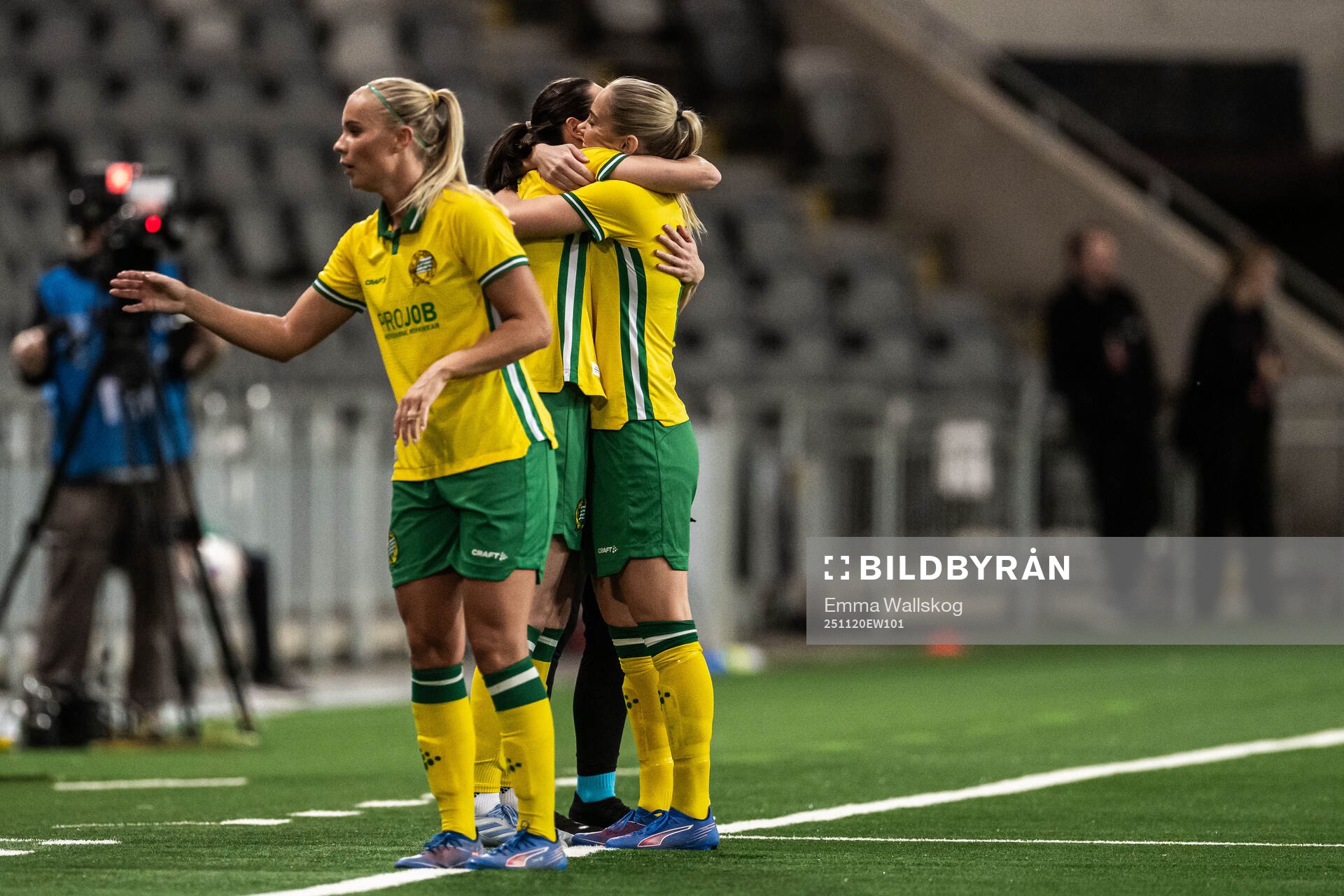 Simone Boye Sørensen and Alice Carlsson of Hammarby