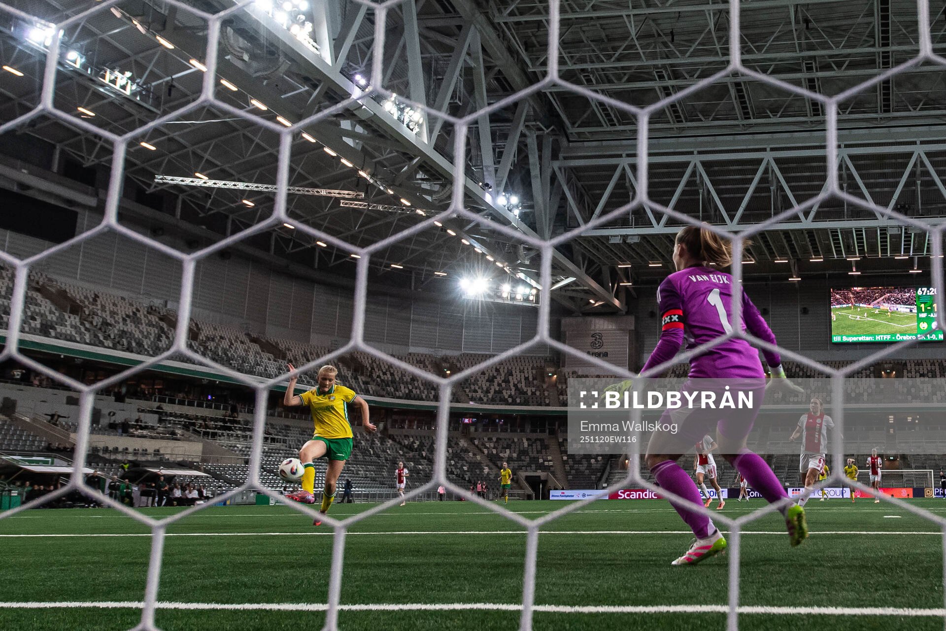 Smilla Holmberg of Hammarby scores 2-1 behind goalkeeper