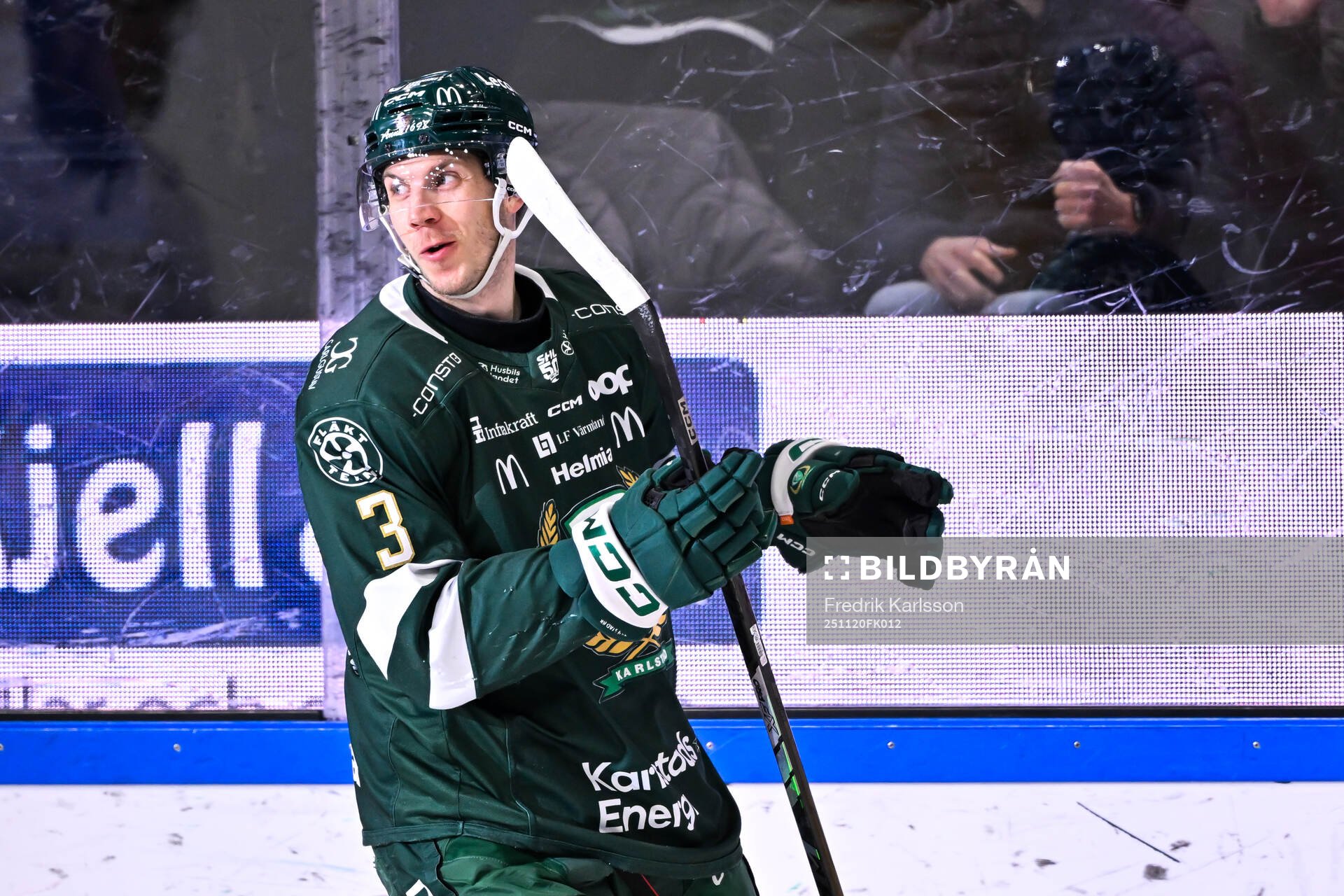 Färjestads Ronald Knot jublar