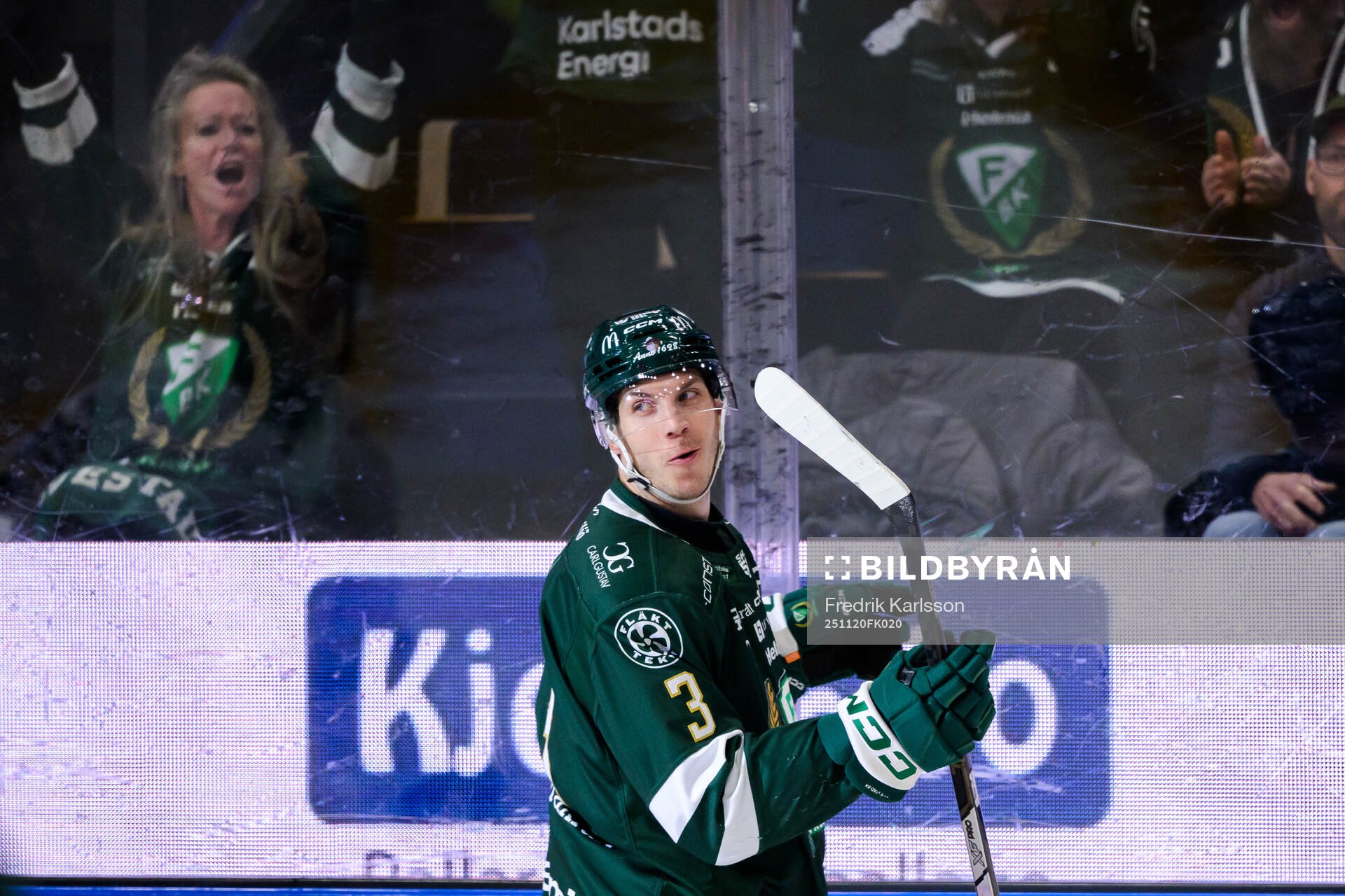 Färjestads Ronald Knot jublar