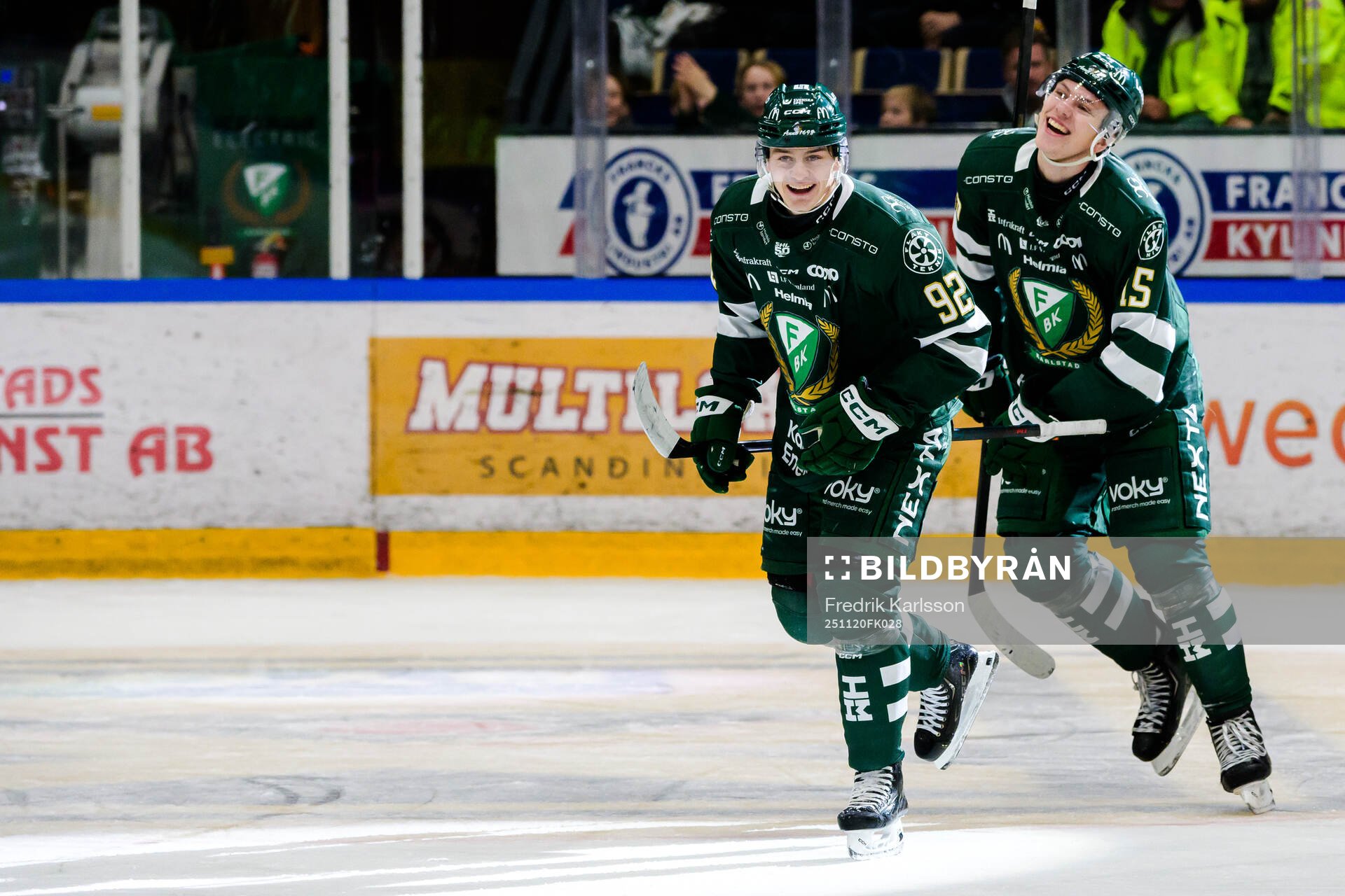 Färjestads Lucas Forsell och Jack Berglund jublar