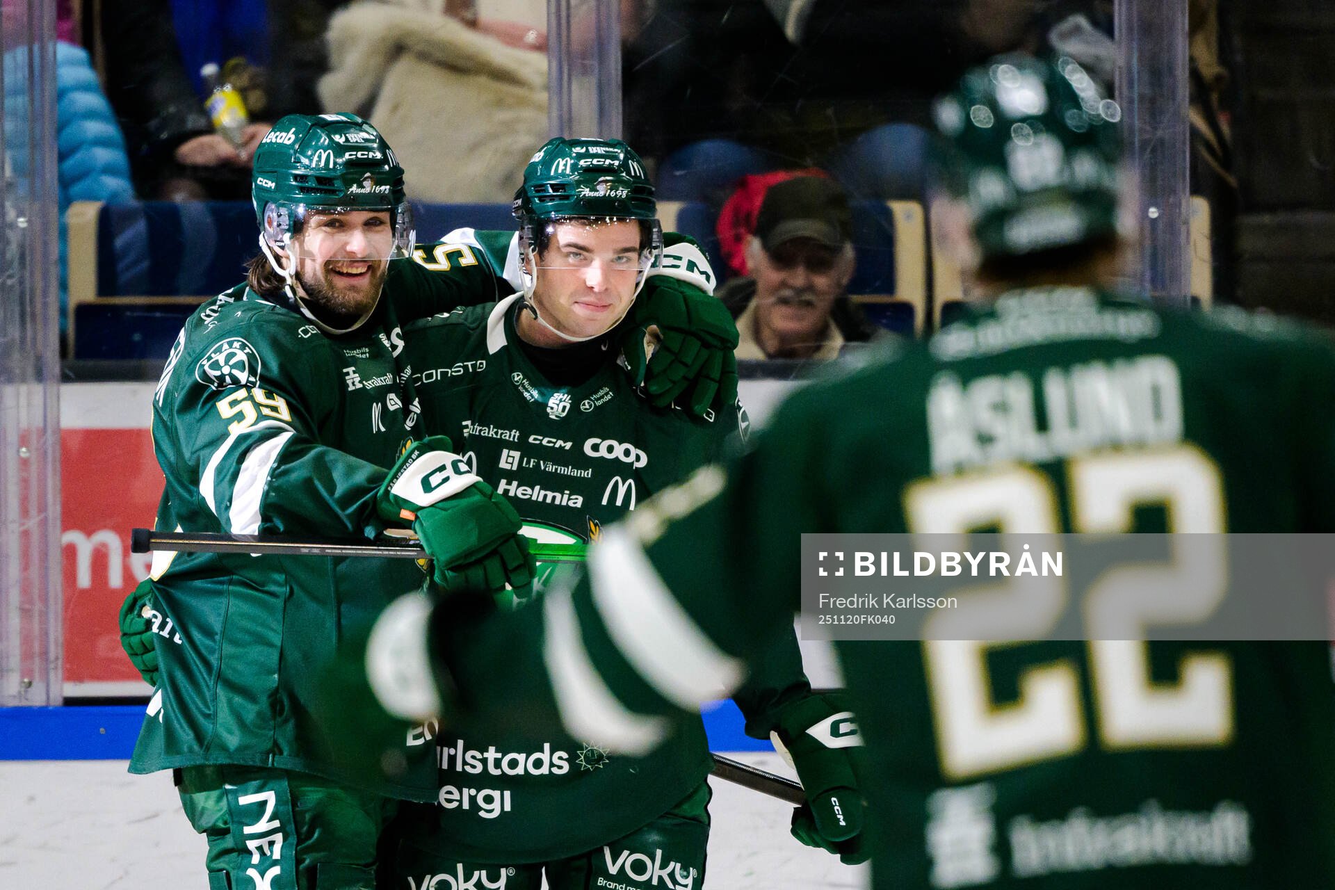 Färjestads Linus Johansson och Viktor Lodin jublar