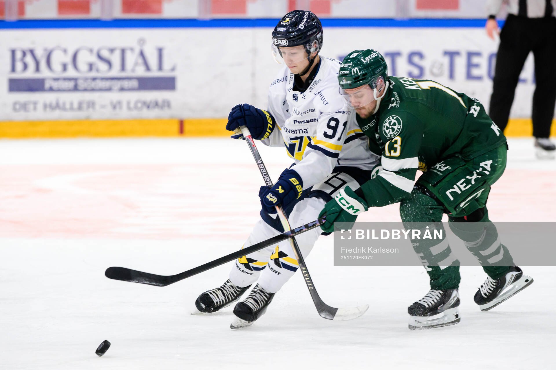 HV71s Aleksi Heponiemi och Färjestads Joel Kellman