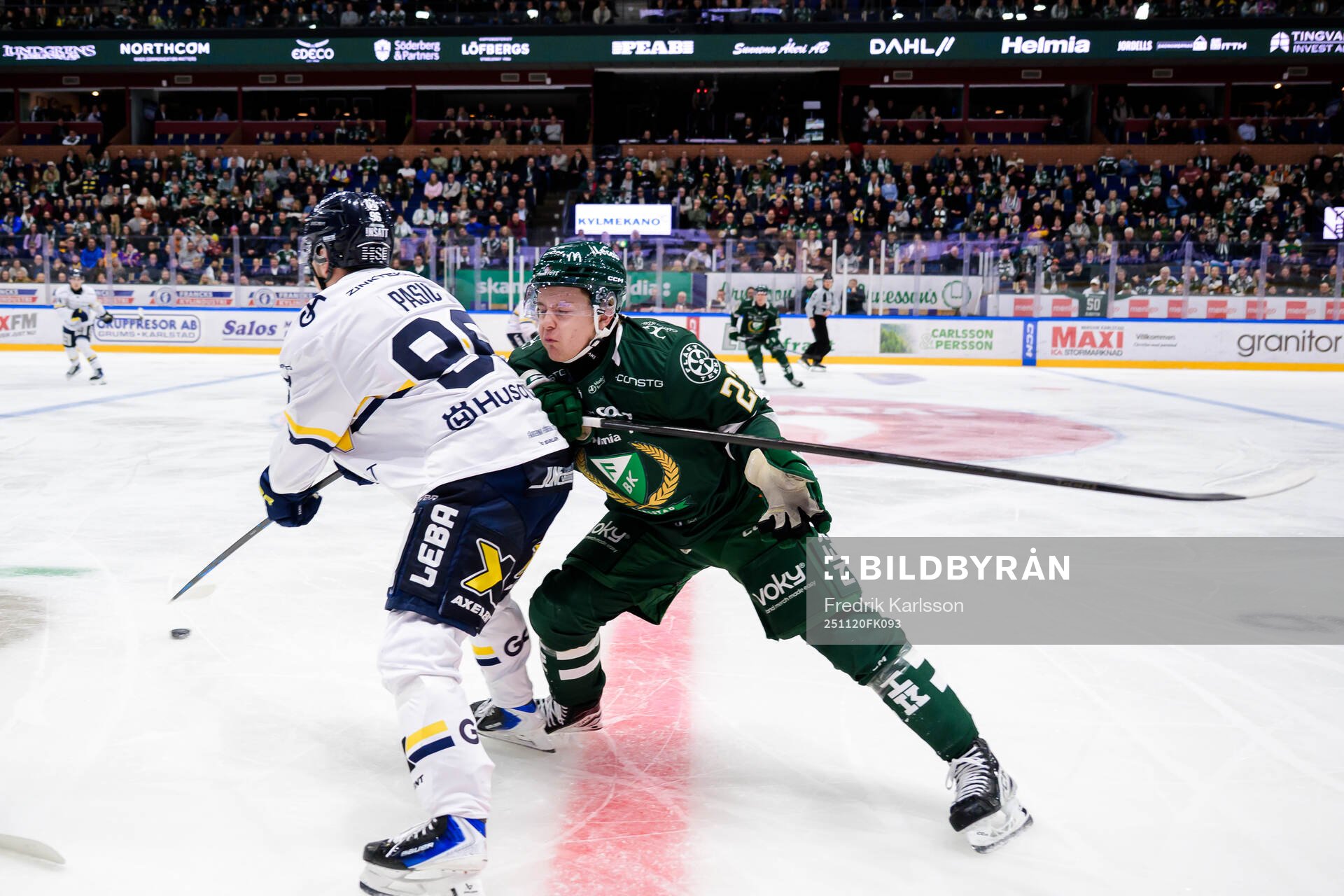HV71s Nikola Pasic och Färjestads Mikkel Eriksen