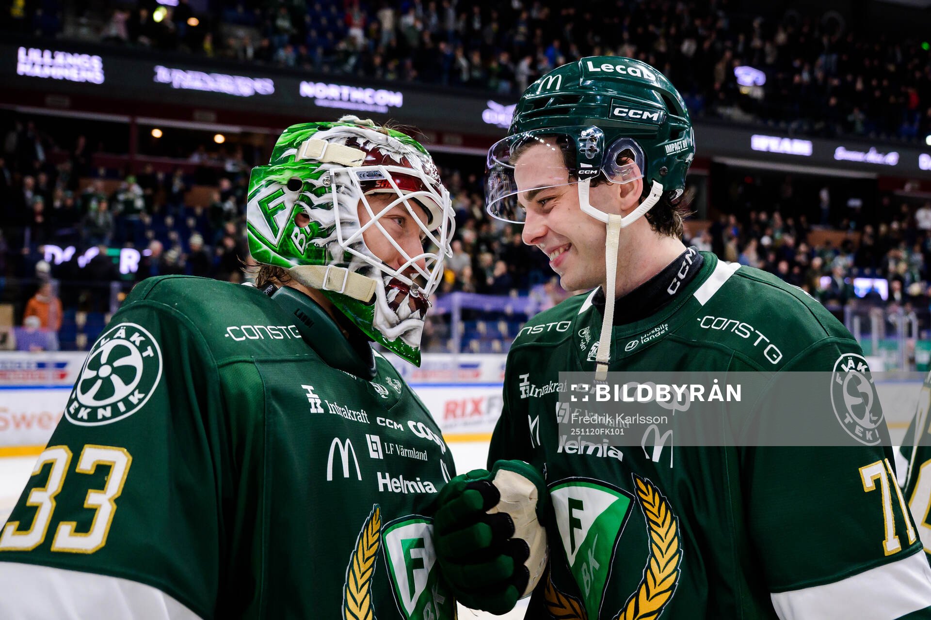 Färjestads målvakt Emil Larmi och Viktor Lodin
