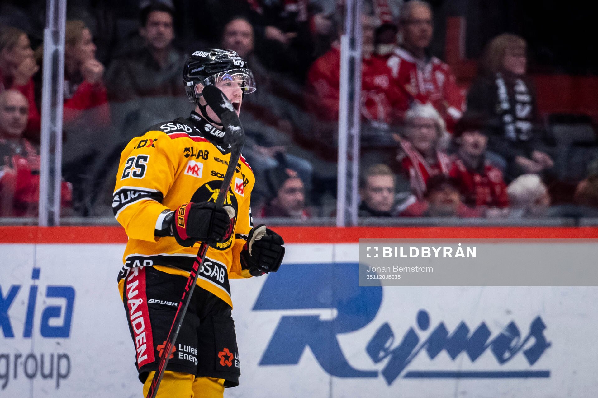 Luleås Filip Eriksson jublar vid 0-1