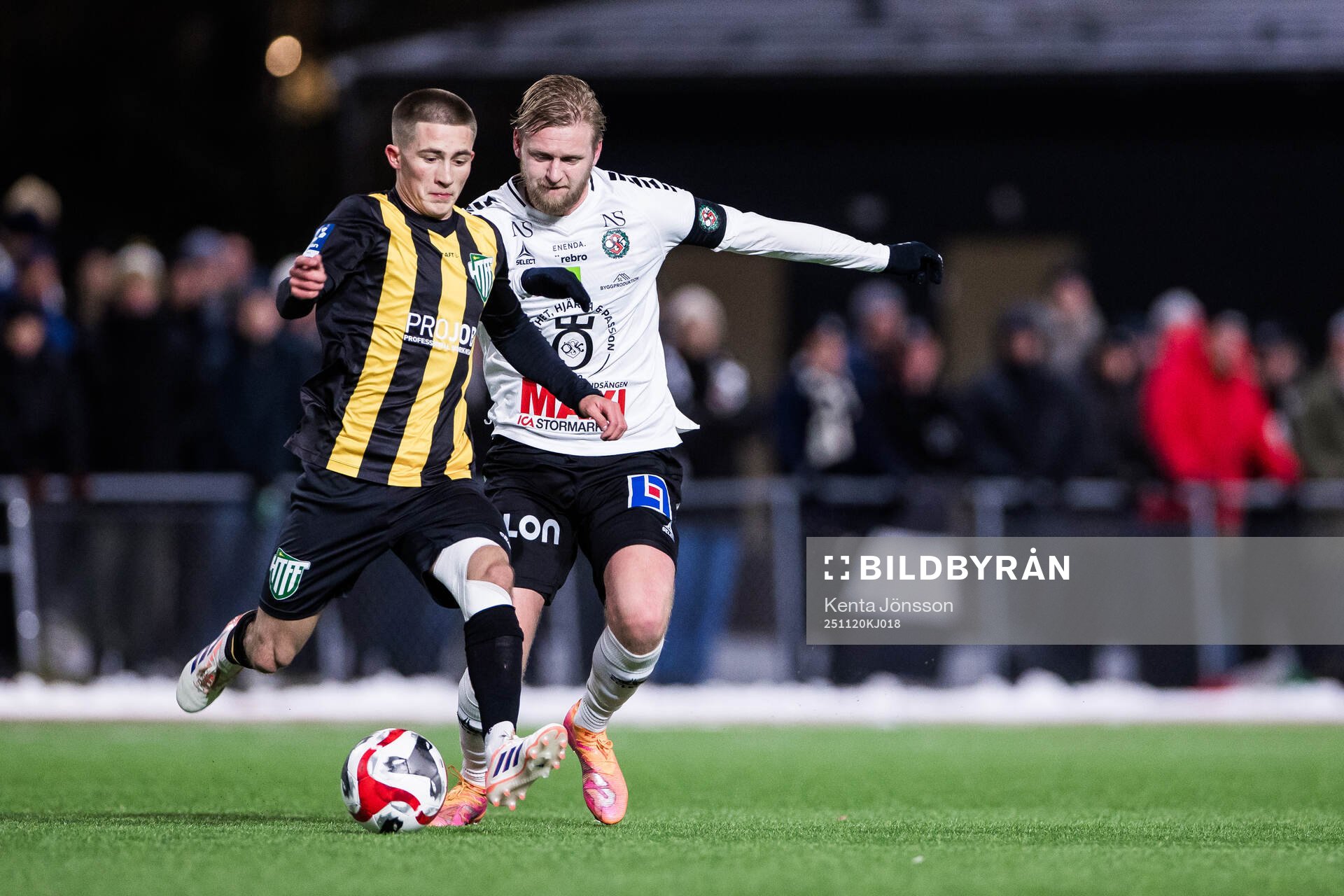 Hammarby TFFs Benjamin Laturnus och Örebros Karl Holmberg