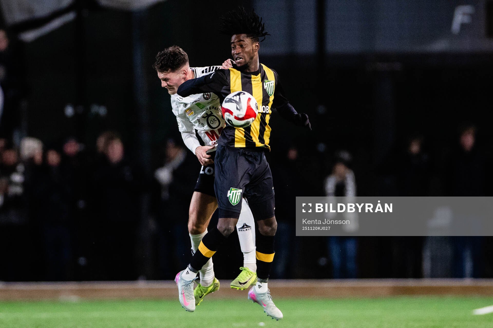 Örebros Hampus Söderström och Hammarby TFFs Odera Samuel