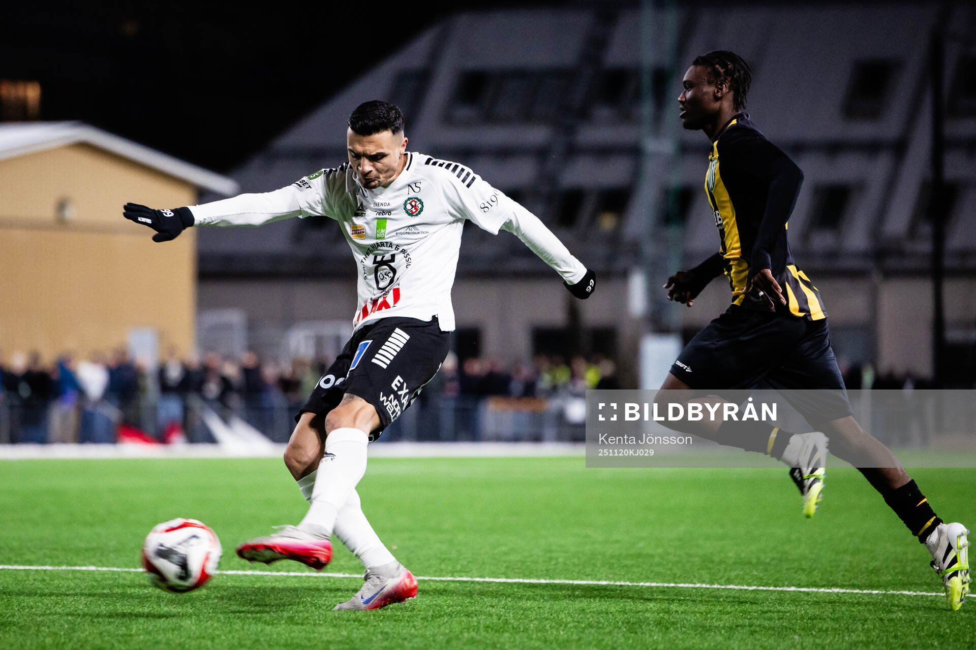 Örebros Ahmed Yasin och Hammarby TFFs Essayas