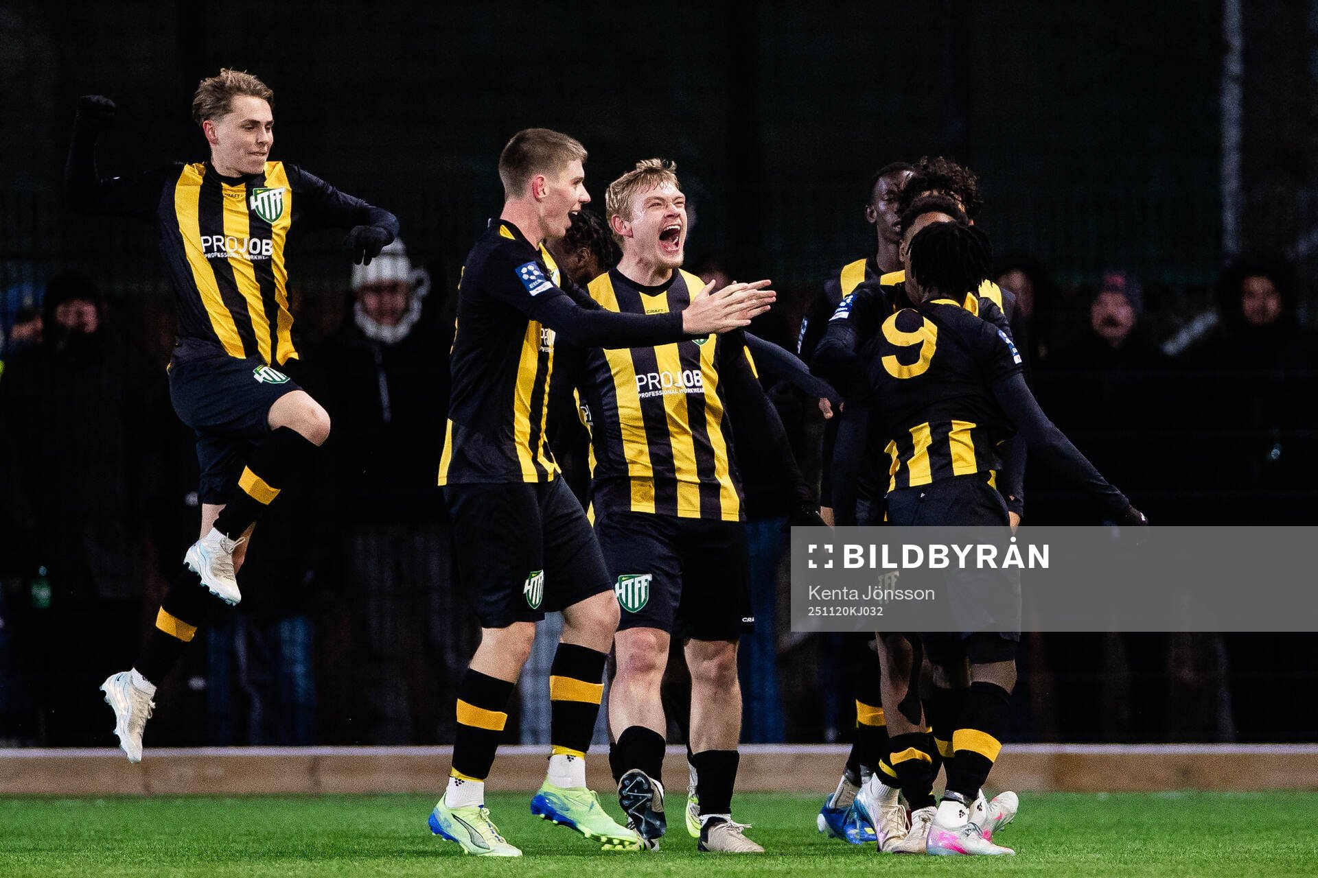 Hammarby TFFs Odera Samuel Onuchukwu Adindu jublar med