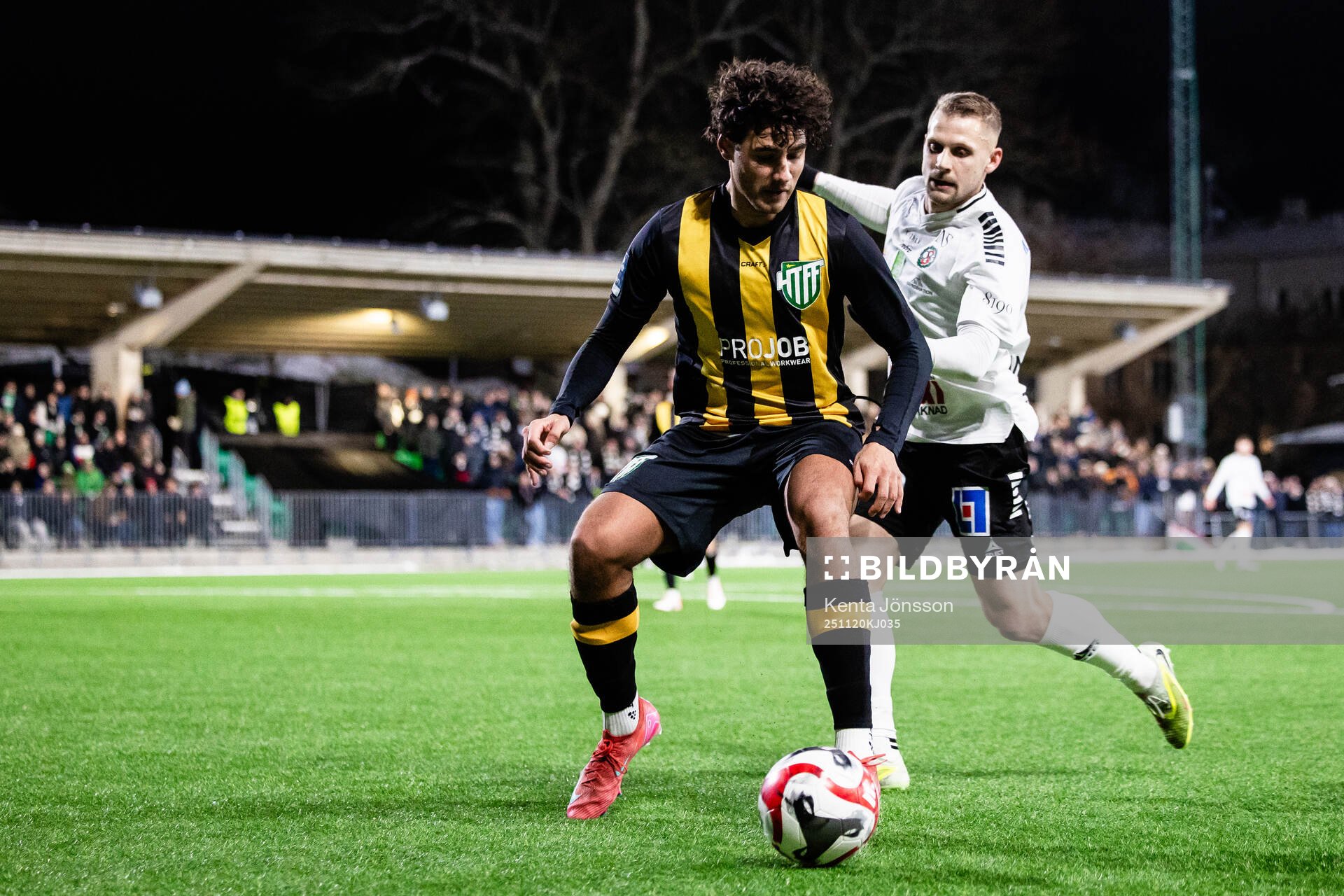 Hammarby TFFs Jordan Simpson och Örebros Jesper Modig