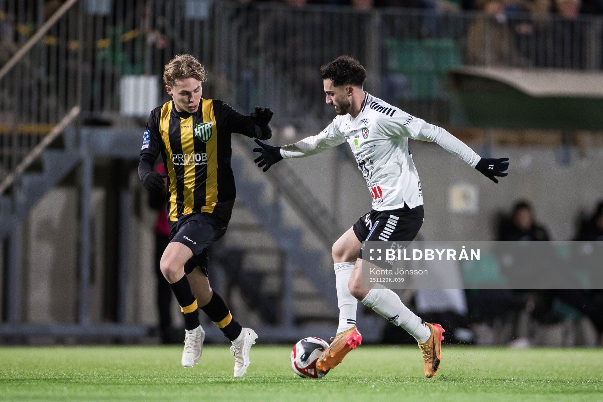 Hammarby TFFs Wilson Lindberg Uhrström och Örebros Simon