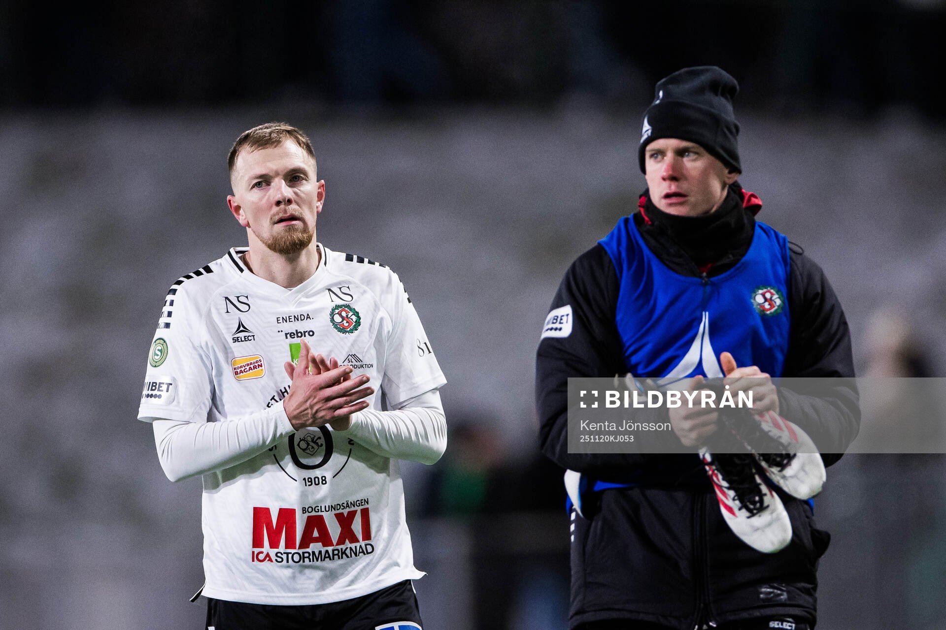 Örebros Jesper Modig och målvakt Liam Rönnelöw deppar