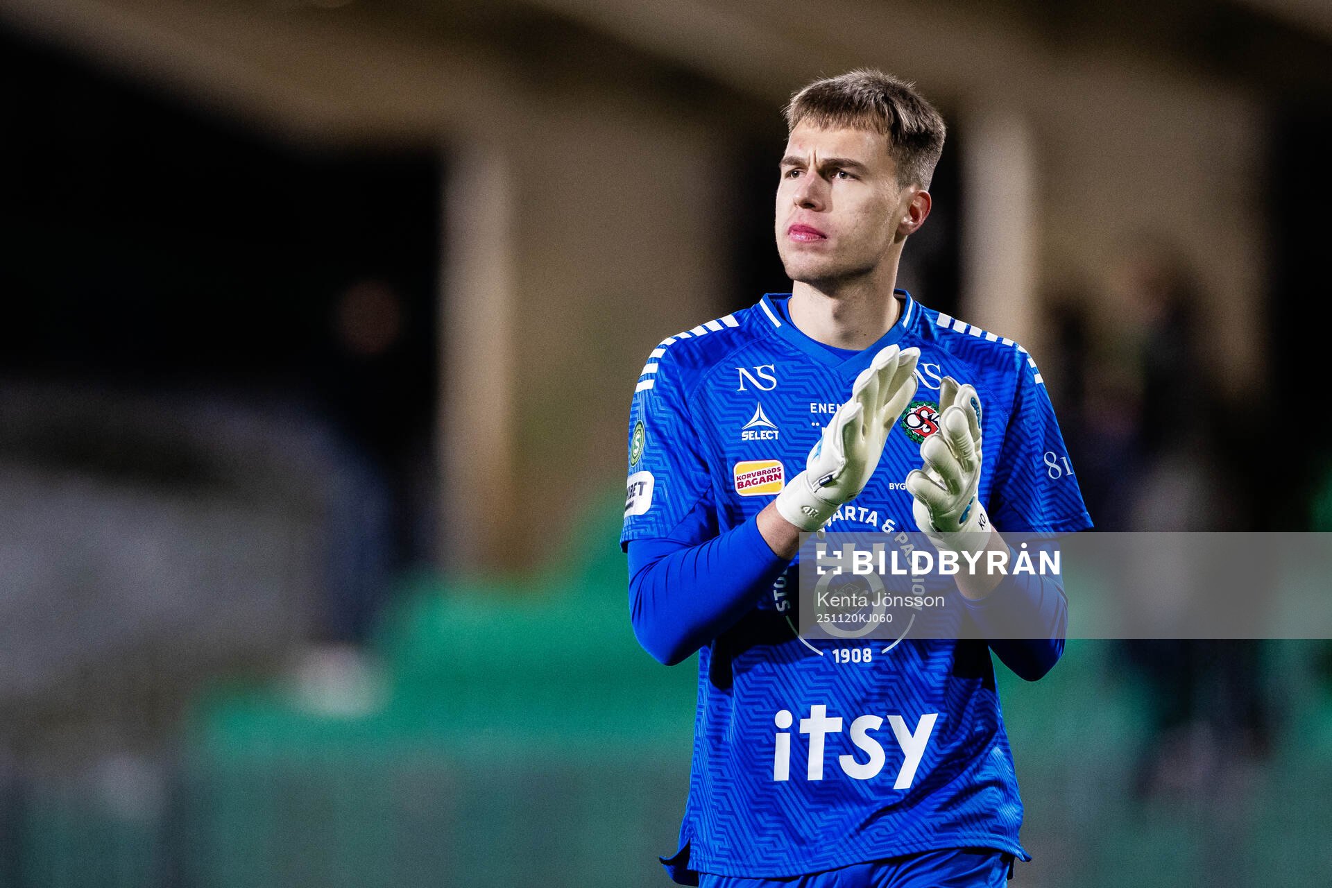Örebros målvakt Jakub Ojrzynski deppar