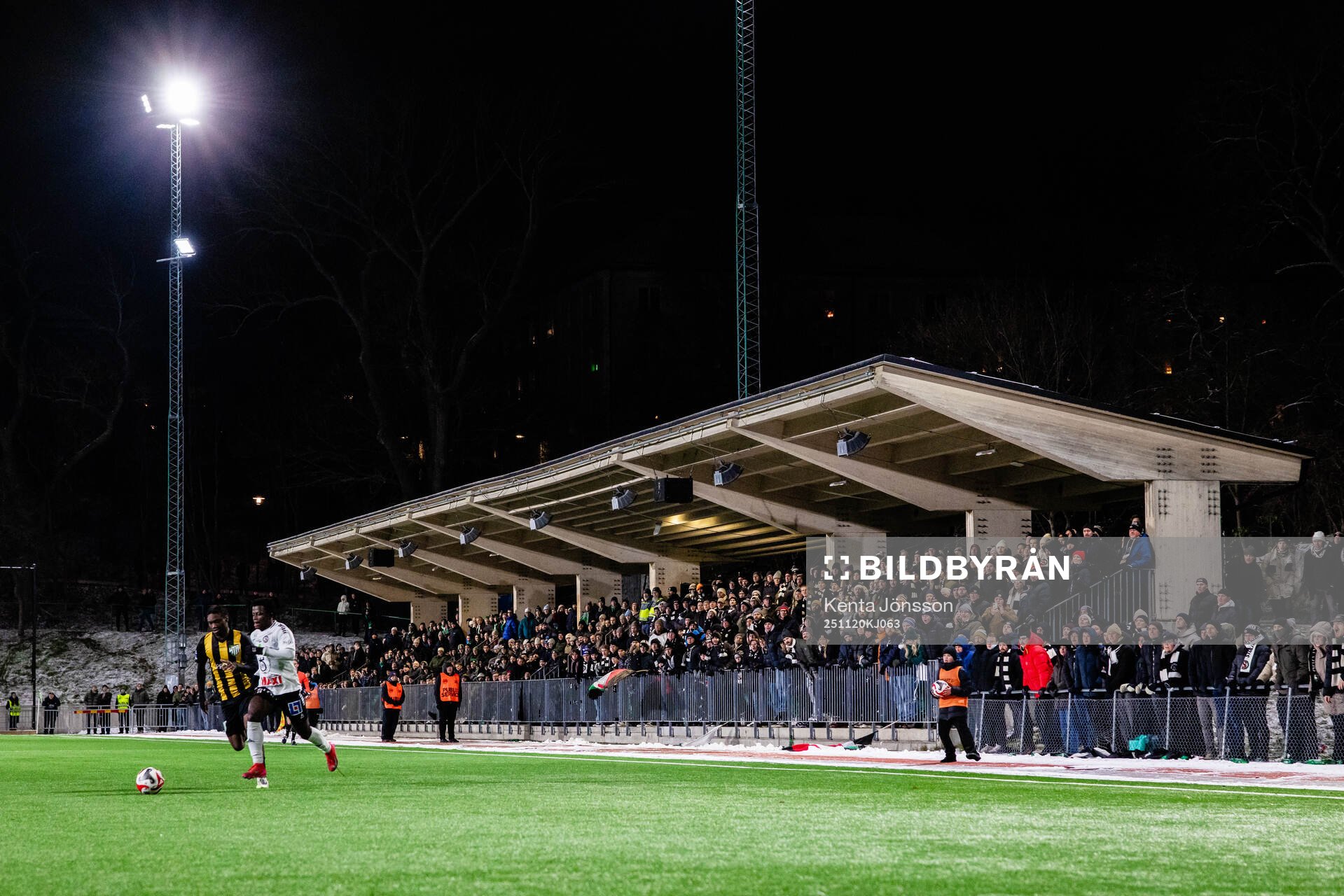 Hammarby IP med Örebros supportrar