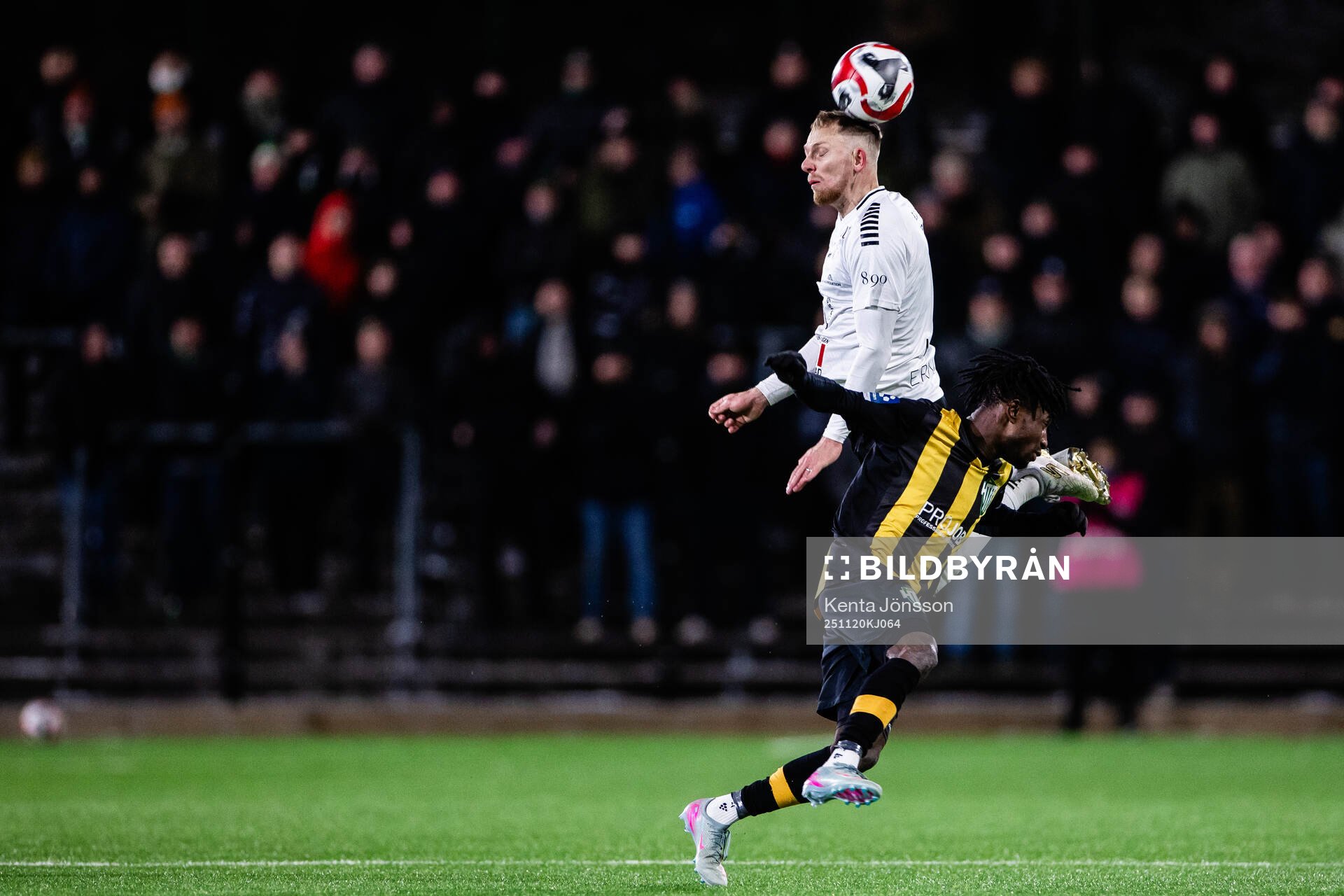 Örebros Jesper Modig och Hammarby TFFs Odera Samuel
