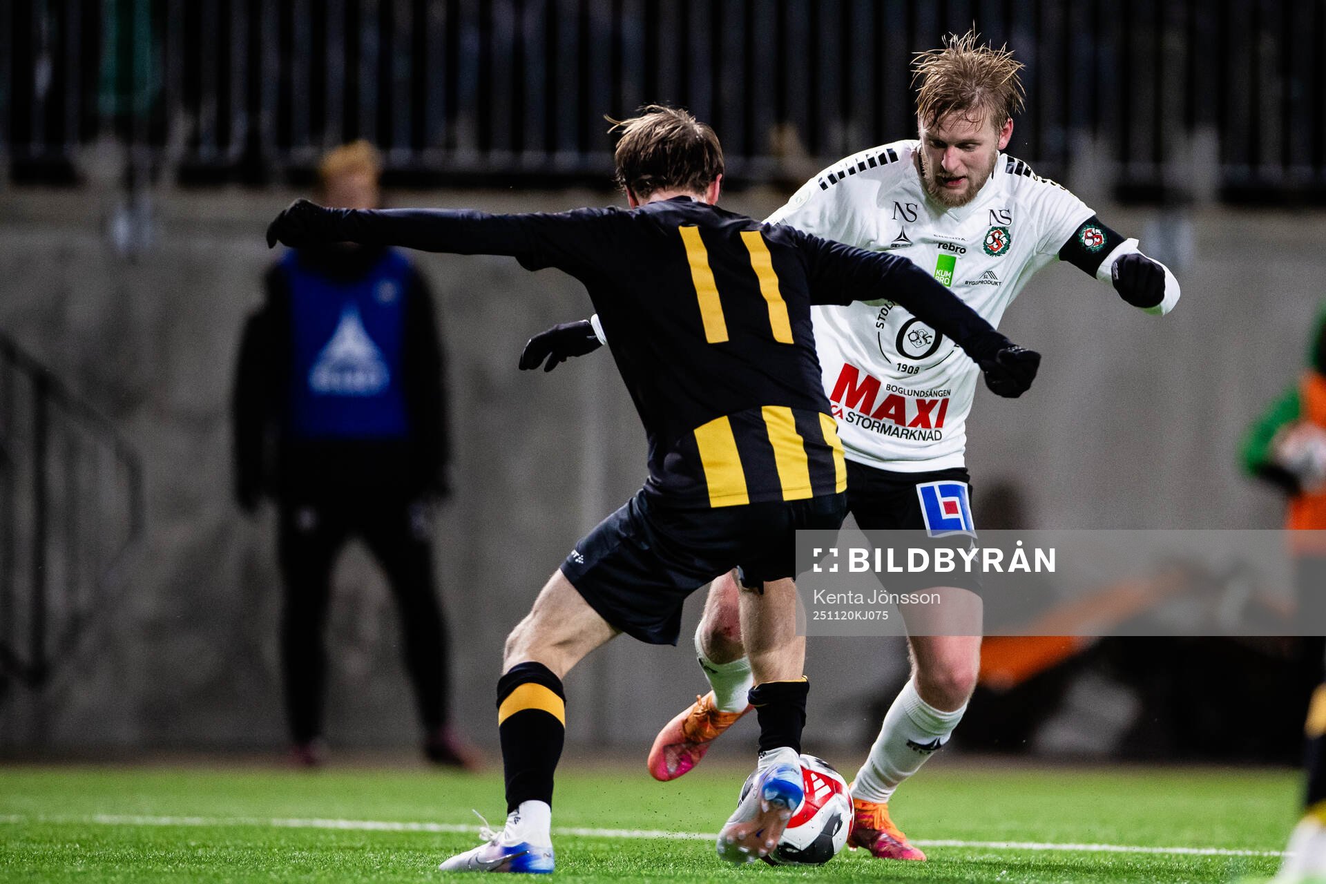 Örebros Karl Holmberg och Hammarby TFFs Oscar Steinke
