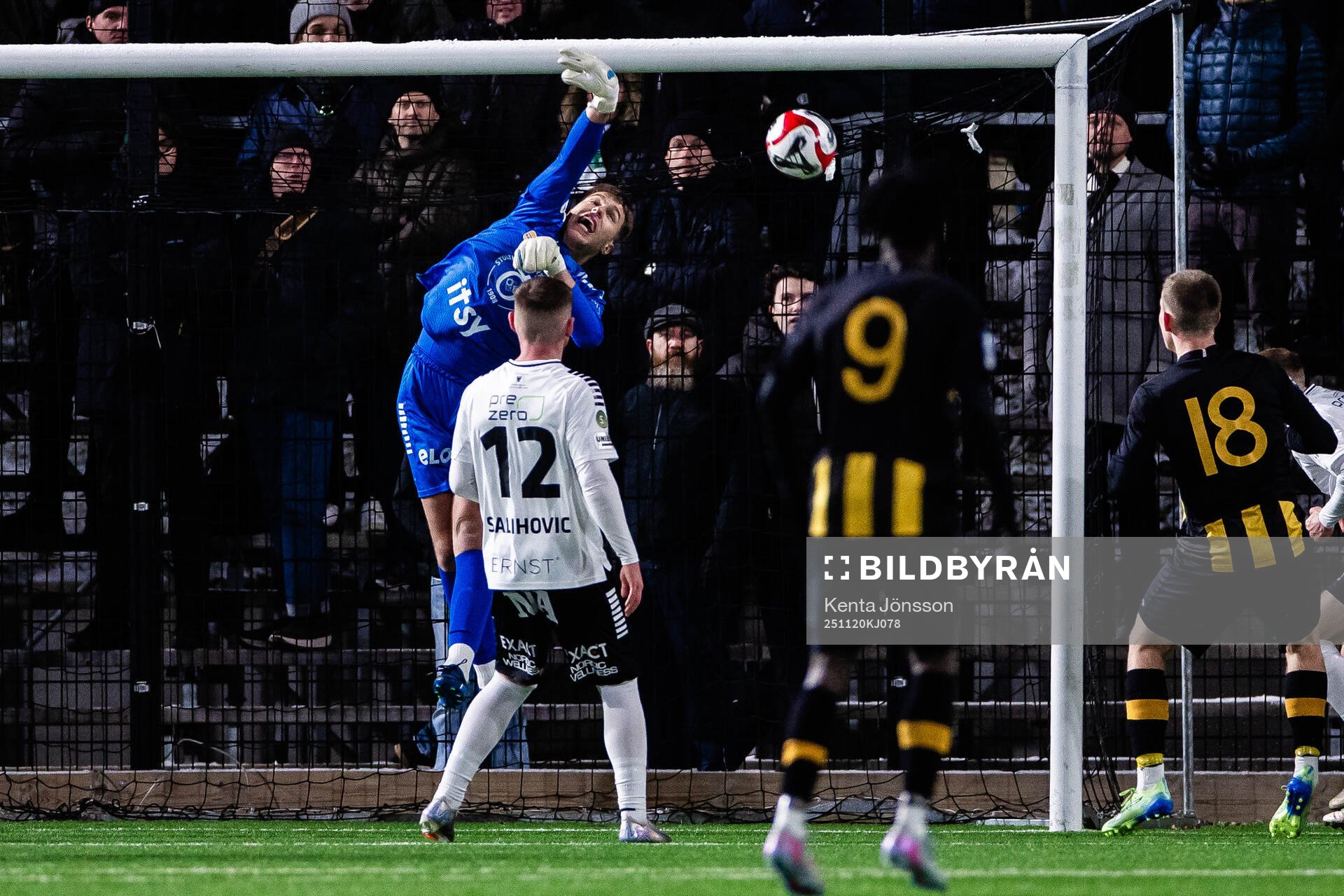 Örebros målvakt Jakub Ojrzynski