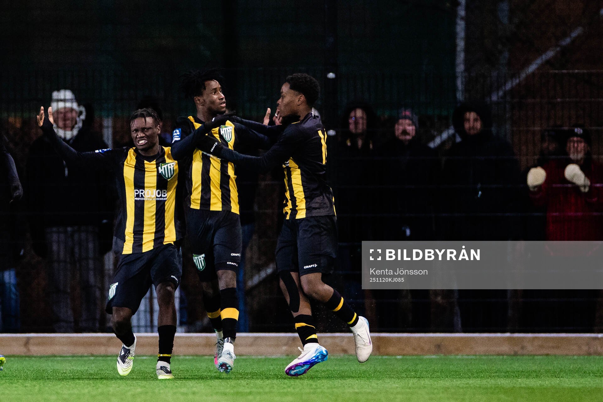 Hammarby TFFs Odera Samuel Onuchukwu Adindu (m) jublar med