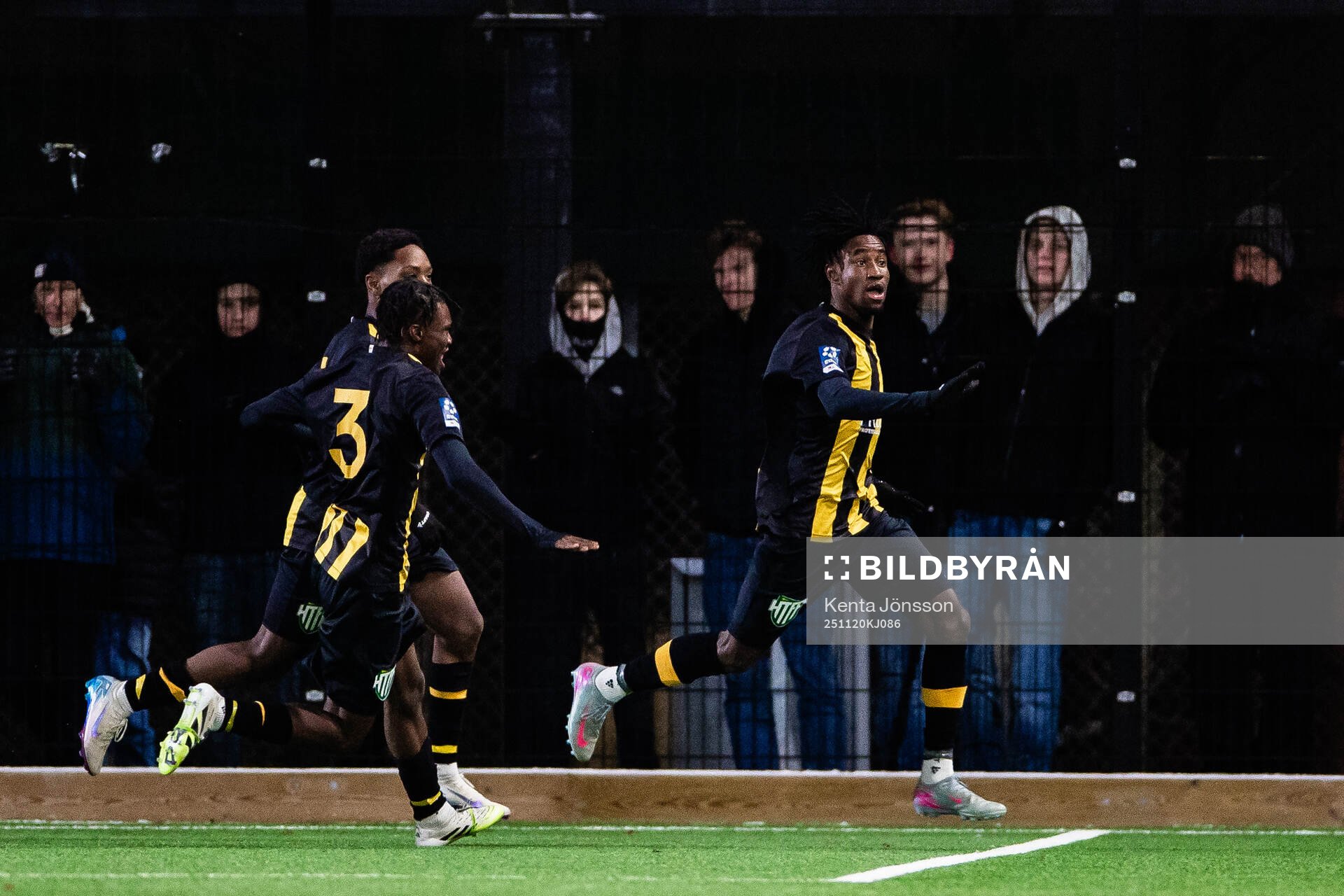 Hammarby TFFs Odera Samuel Onuchukwu Adindu (h) jublar med