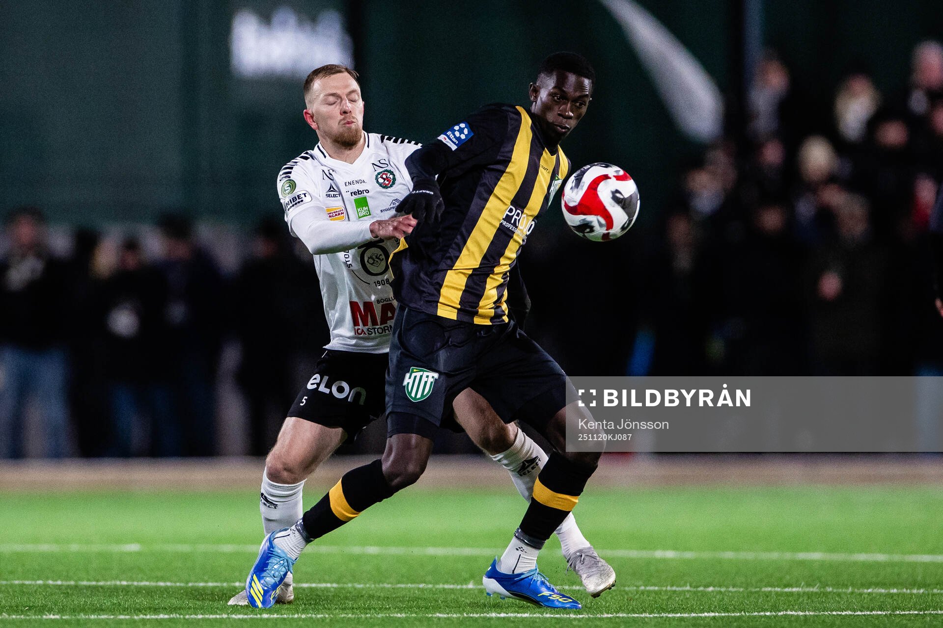 Örebros Jesper Modig och Hammarby TFFs Suwaibou Kebbeh