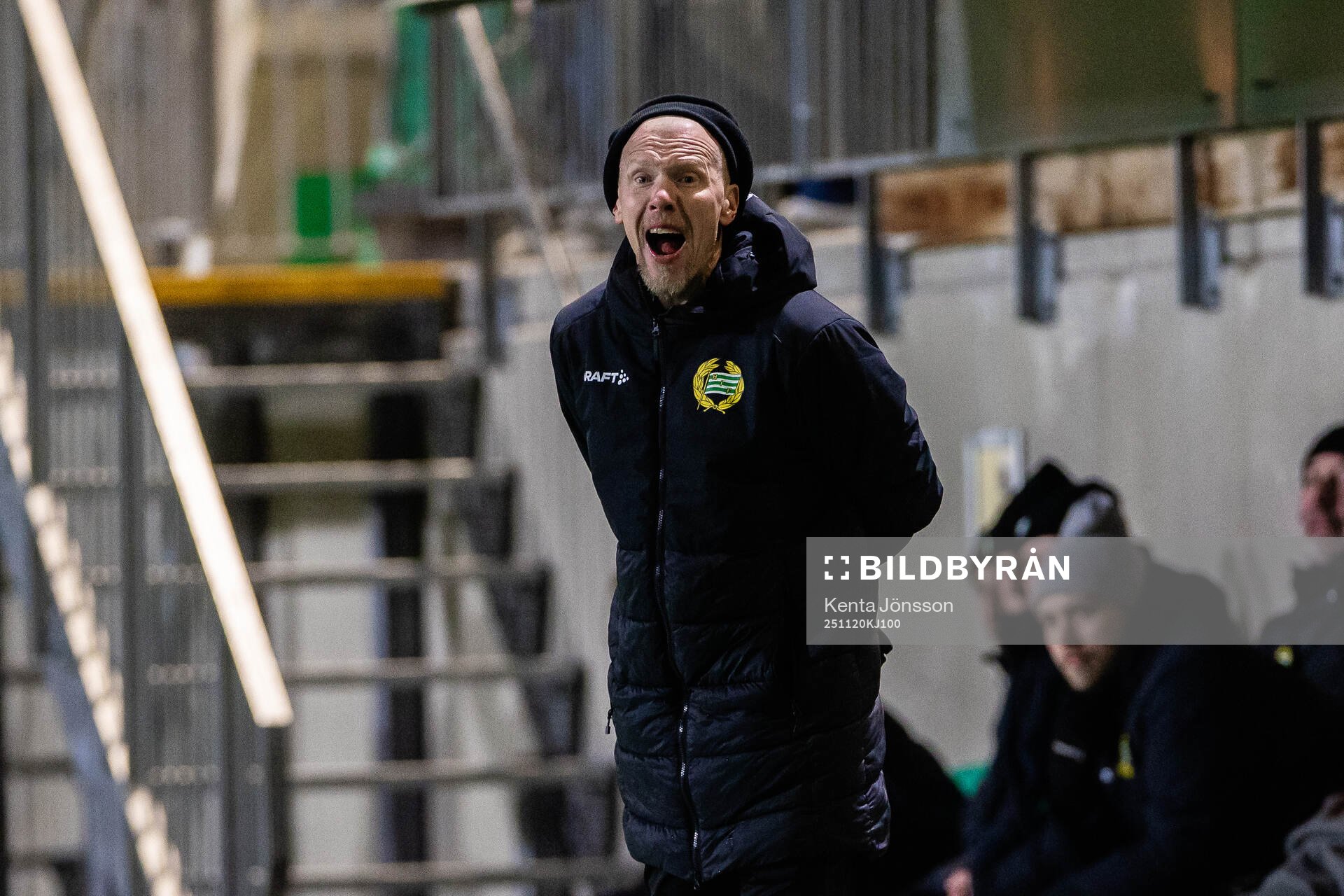 Hammarby TFFs tränare Fredrik Samuelsson reagerar