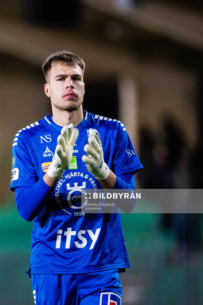 Örebros målvakt Jakub Ojrzynski deppar