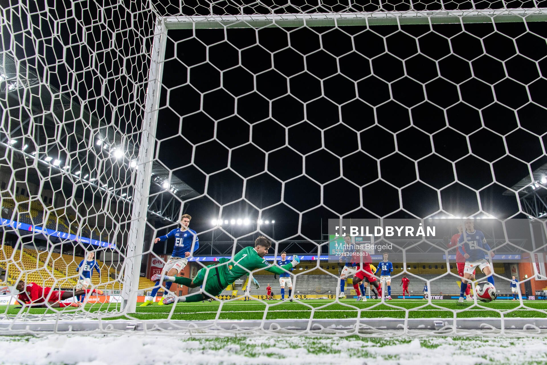 Utsiktens Adil Titi gör 1-2 bakom Norrbys målvakt