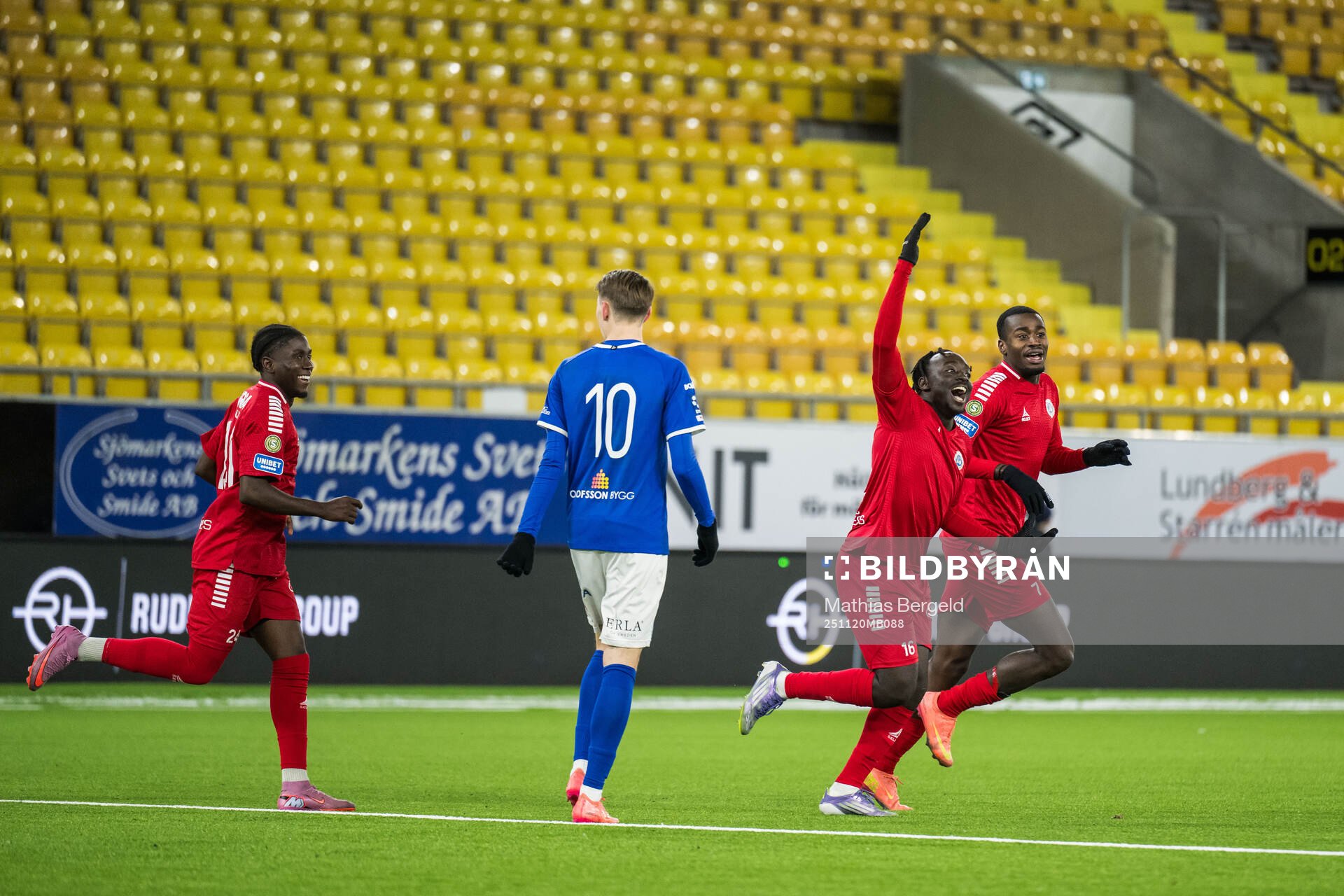 Utsiktens Abundance Salaou, Kalipha Jawla och Adil Titi