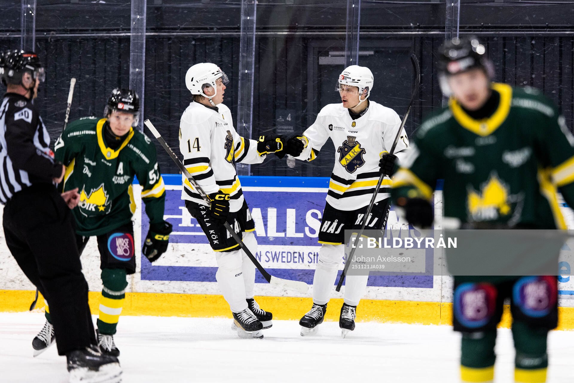 AIKs Jesper Emanuelsson och John Dahlström jublar