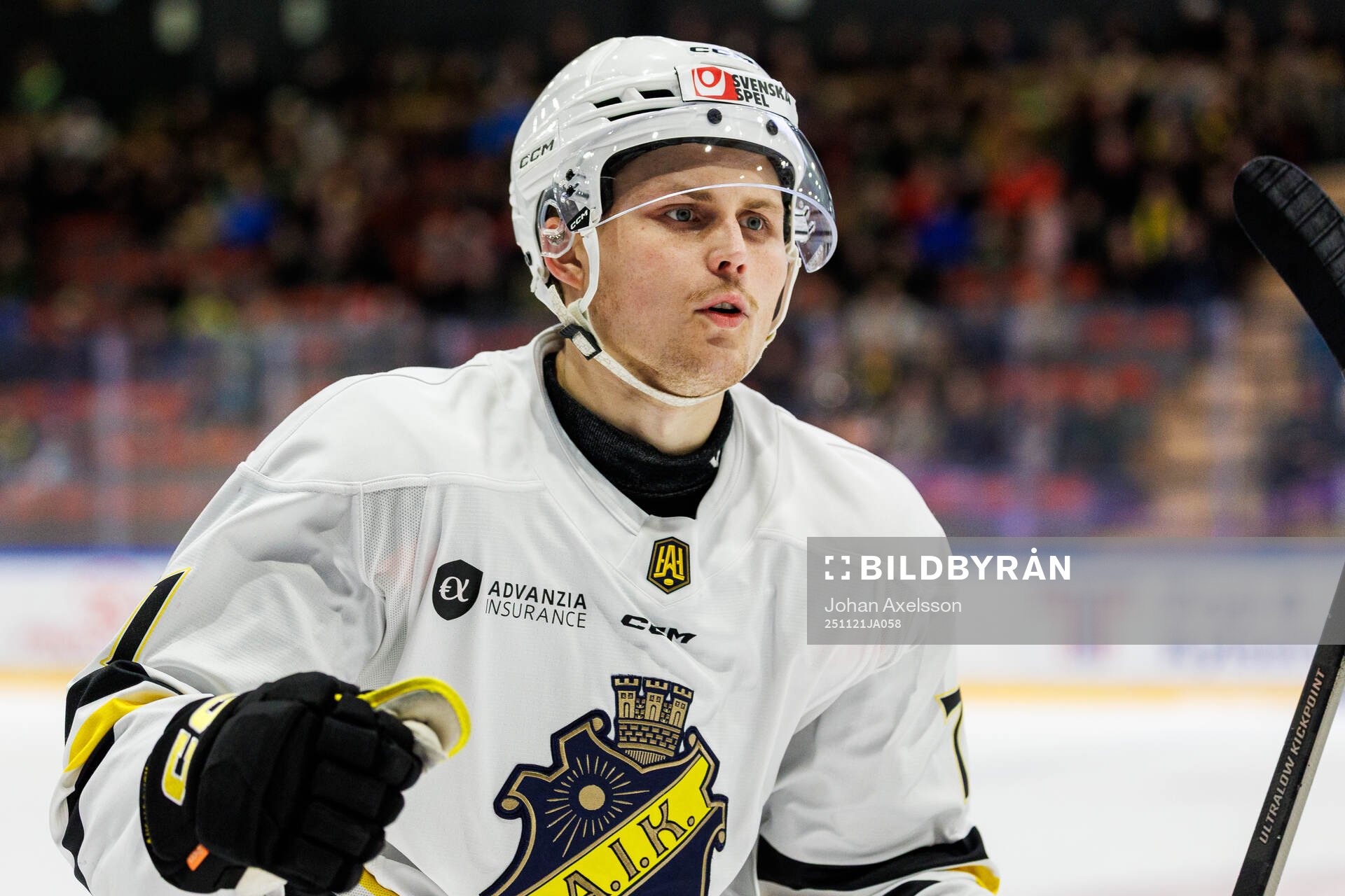 AIKs John Dahlström jublarunder ishockeymatchen i