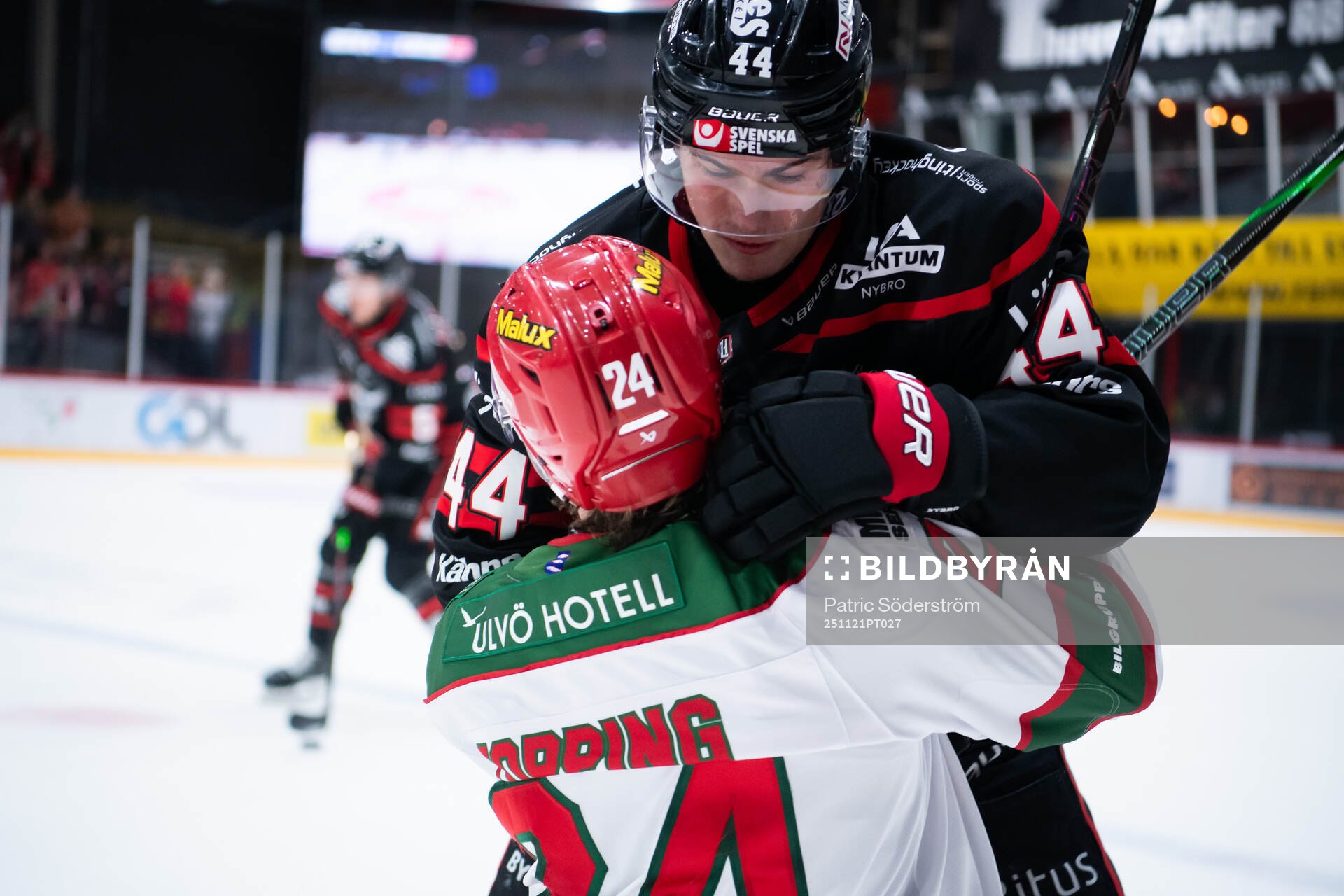 Modos Kyle Topping och Nybro Vikings Isak Norlin