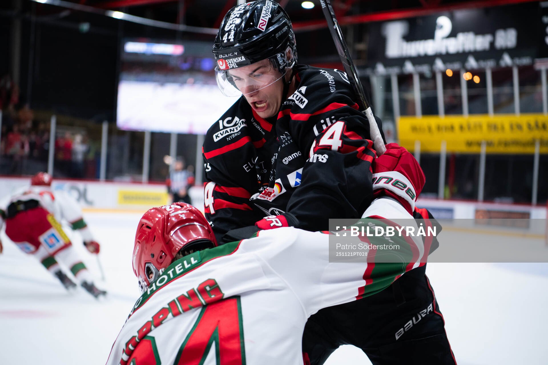 Modos Kyle Topping och Nybro Vikings Isak Norlin