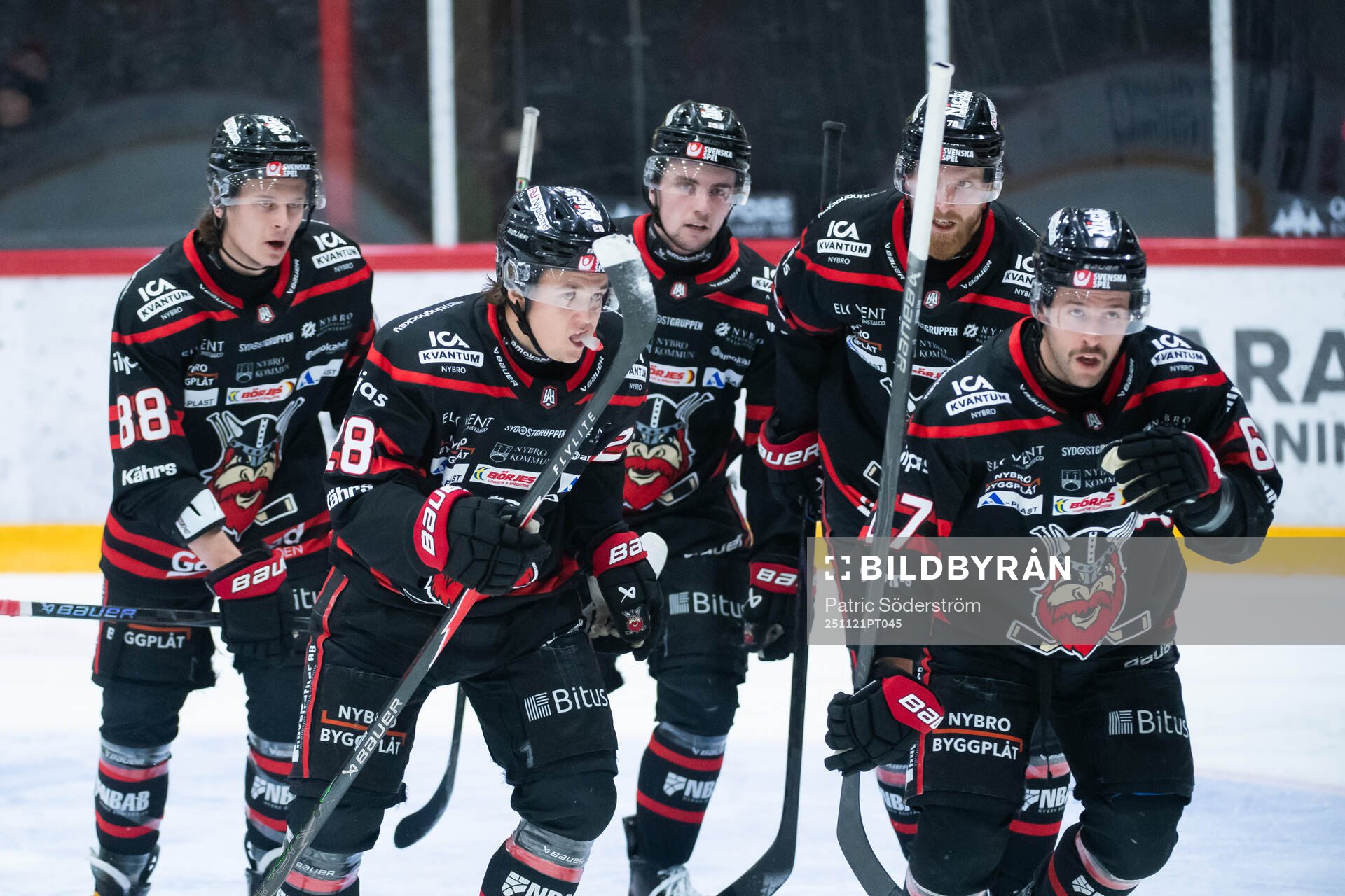 Nybro Vikings spelare jublar