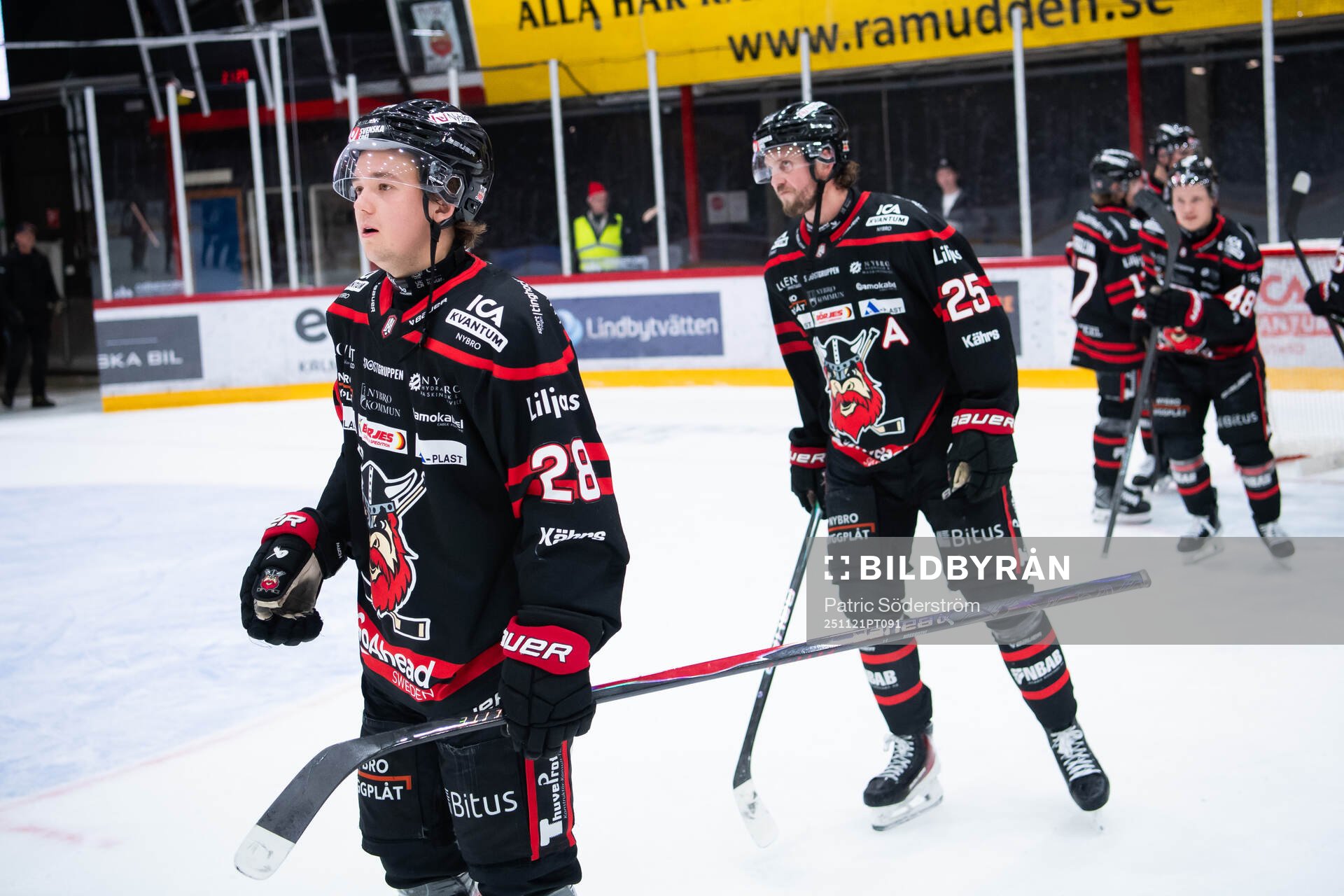 Nybro Vikings Theo Jacobsson och Marcus Bergman jublar