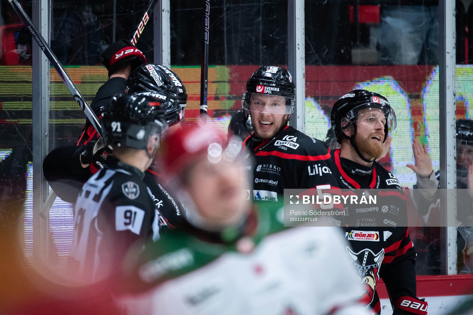 Nybro Vikings spelare jublar