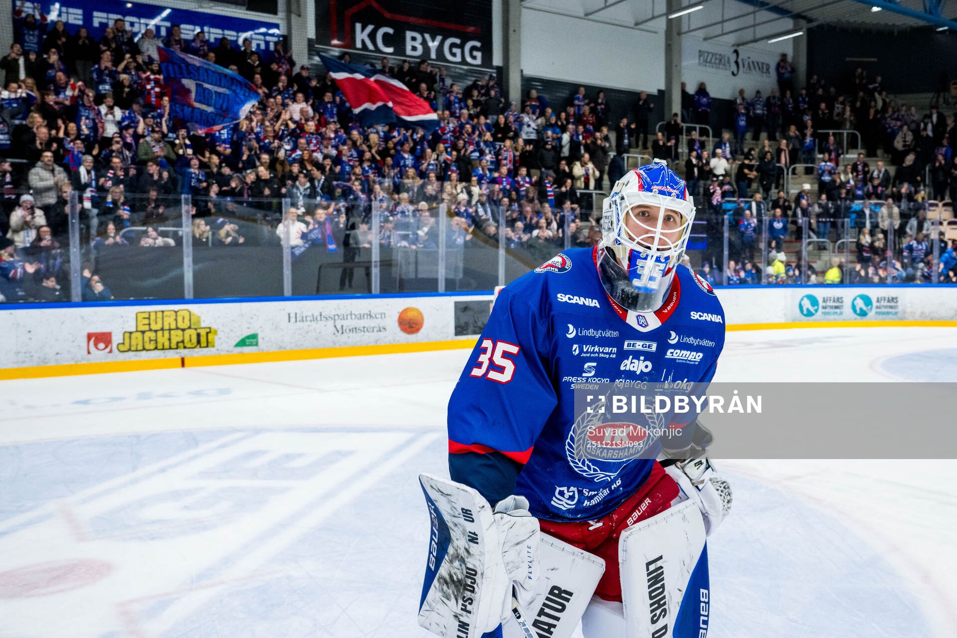 Oskarshamns målvakt Olof Glifford jublar