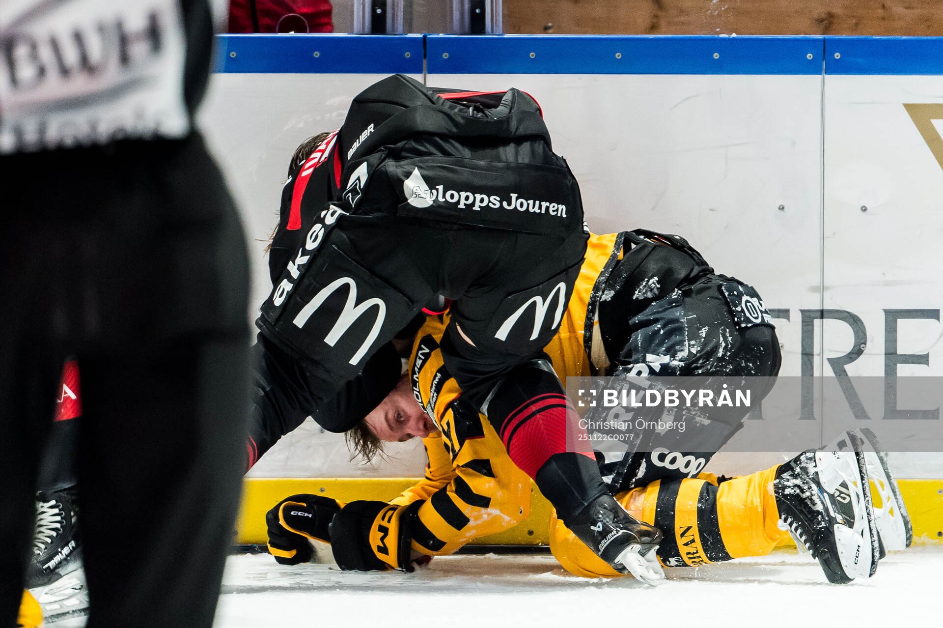 Malmö Redhawks Johan Ivarsson och Skellefteås Pär