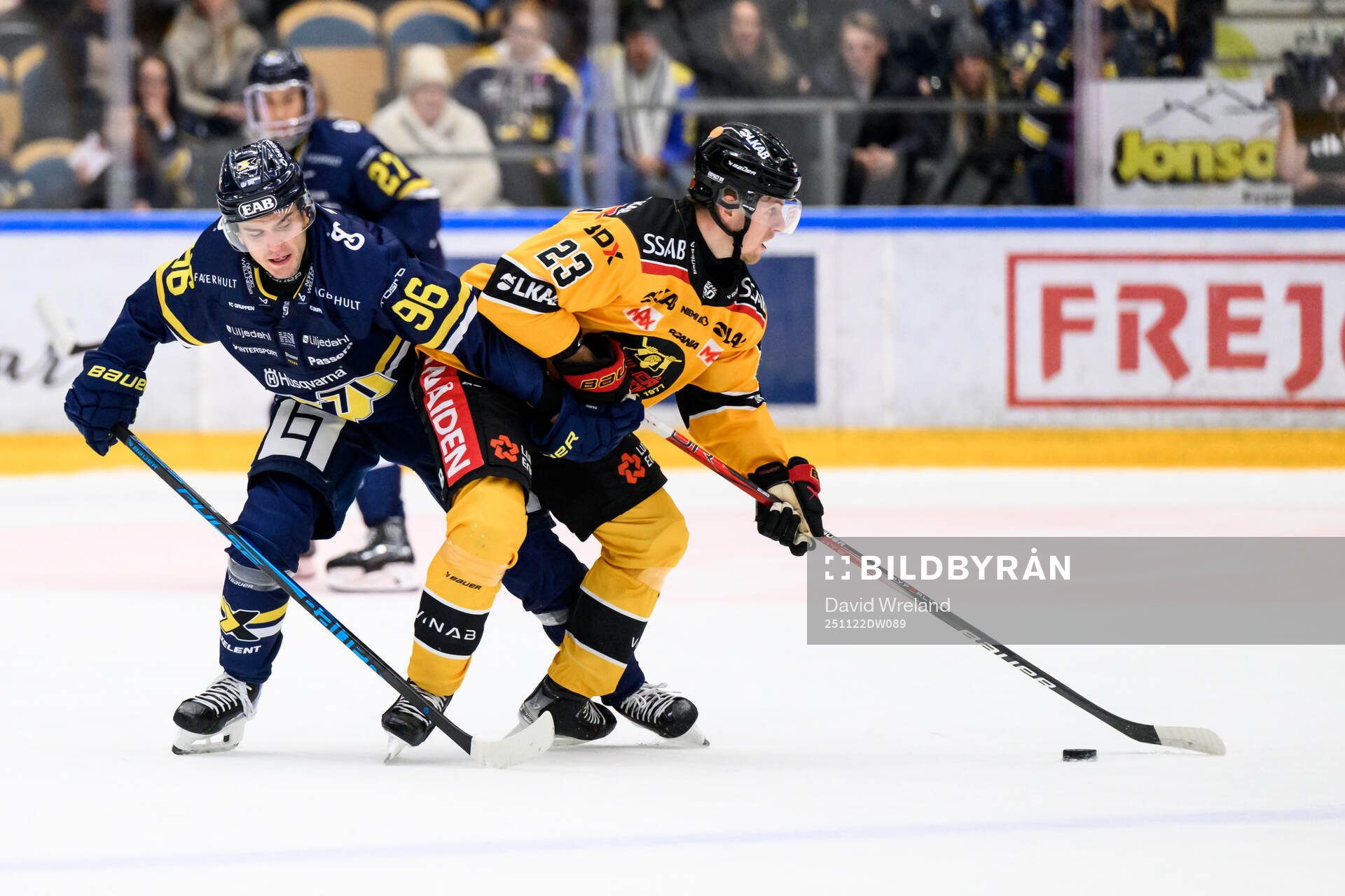 HV71s Nikola Pasic och Luleås Jesper Sellgren