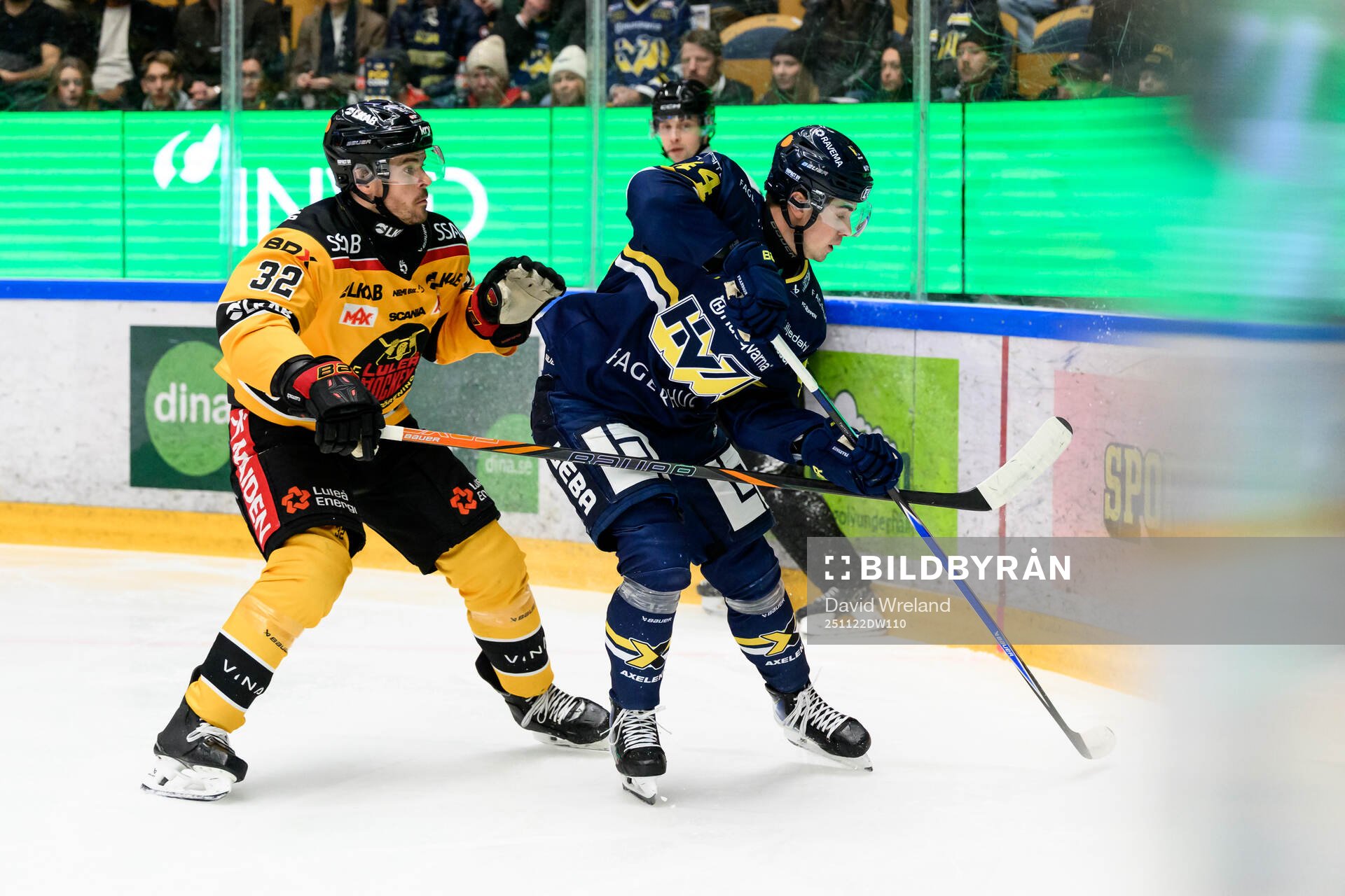 Luleås Oscar Engsund och HV71s Hugo Fransson