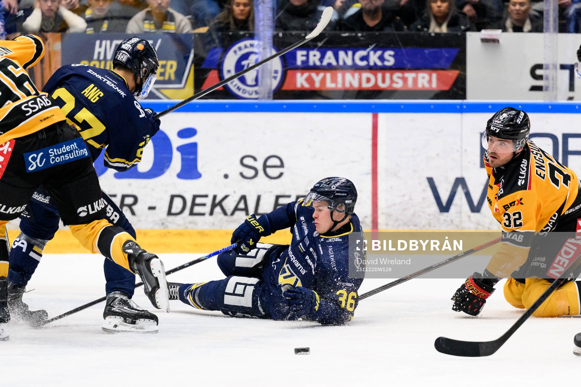 HV71s Martin Johnsen och Luleås Oscar Engsund