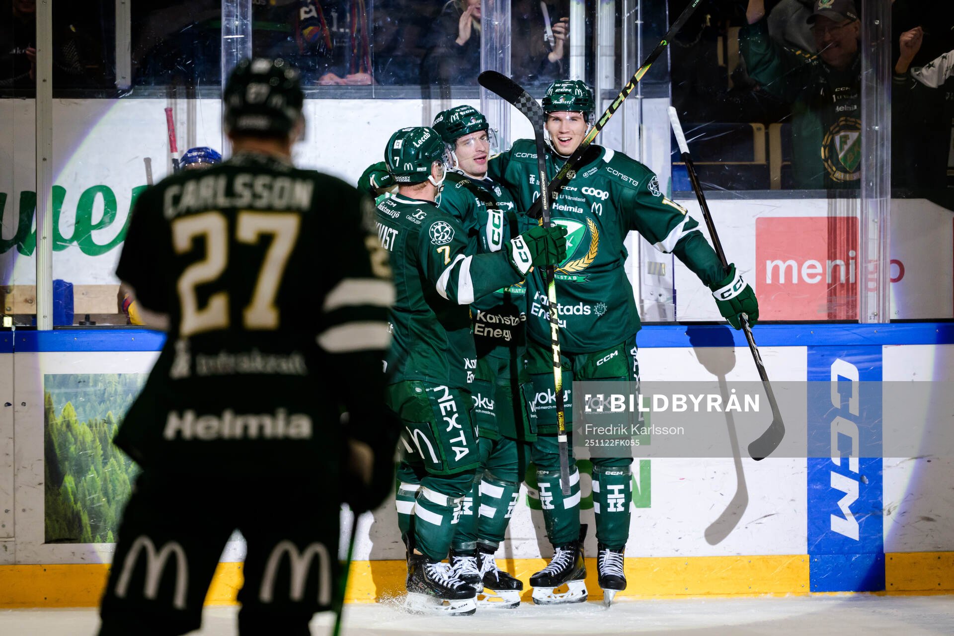 Färjestads Marian Studenic och Christoffer Jansson jublar