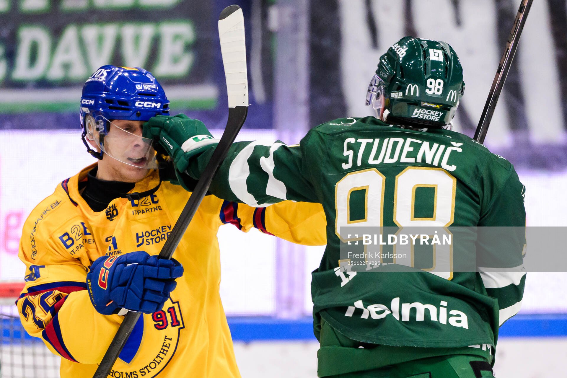 Djurgårdens Jesse Ylönen och Färjestads Marian Studenic