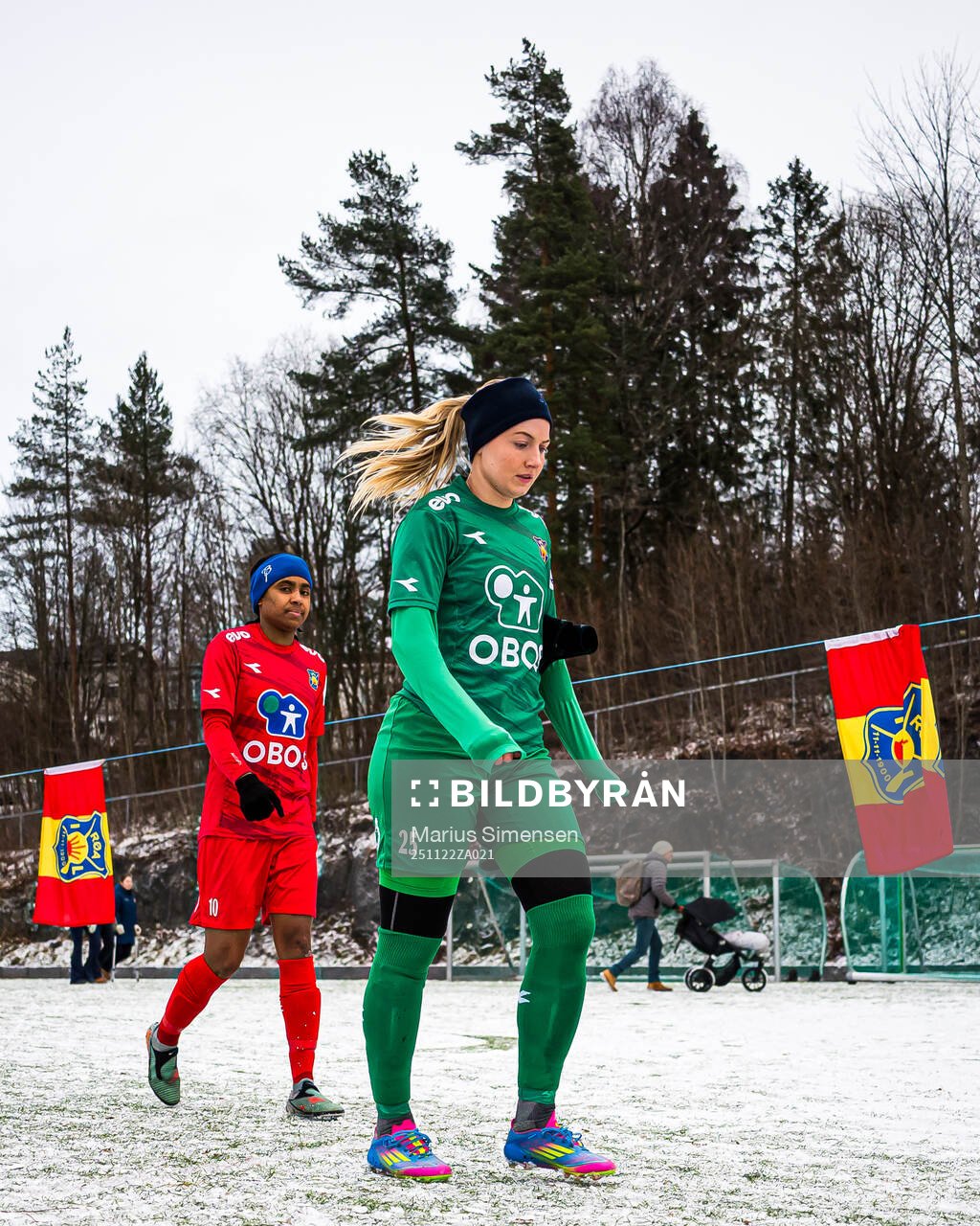 Ochelle Anya de Courcy and goalkeeper Hildegunn Sævik of