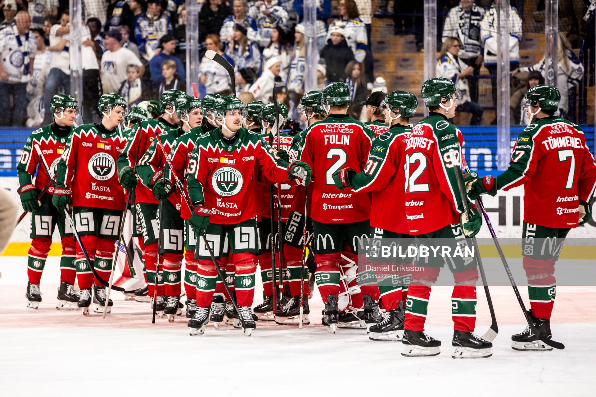 Frölundas spelarna jublar