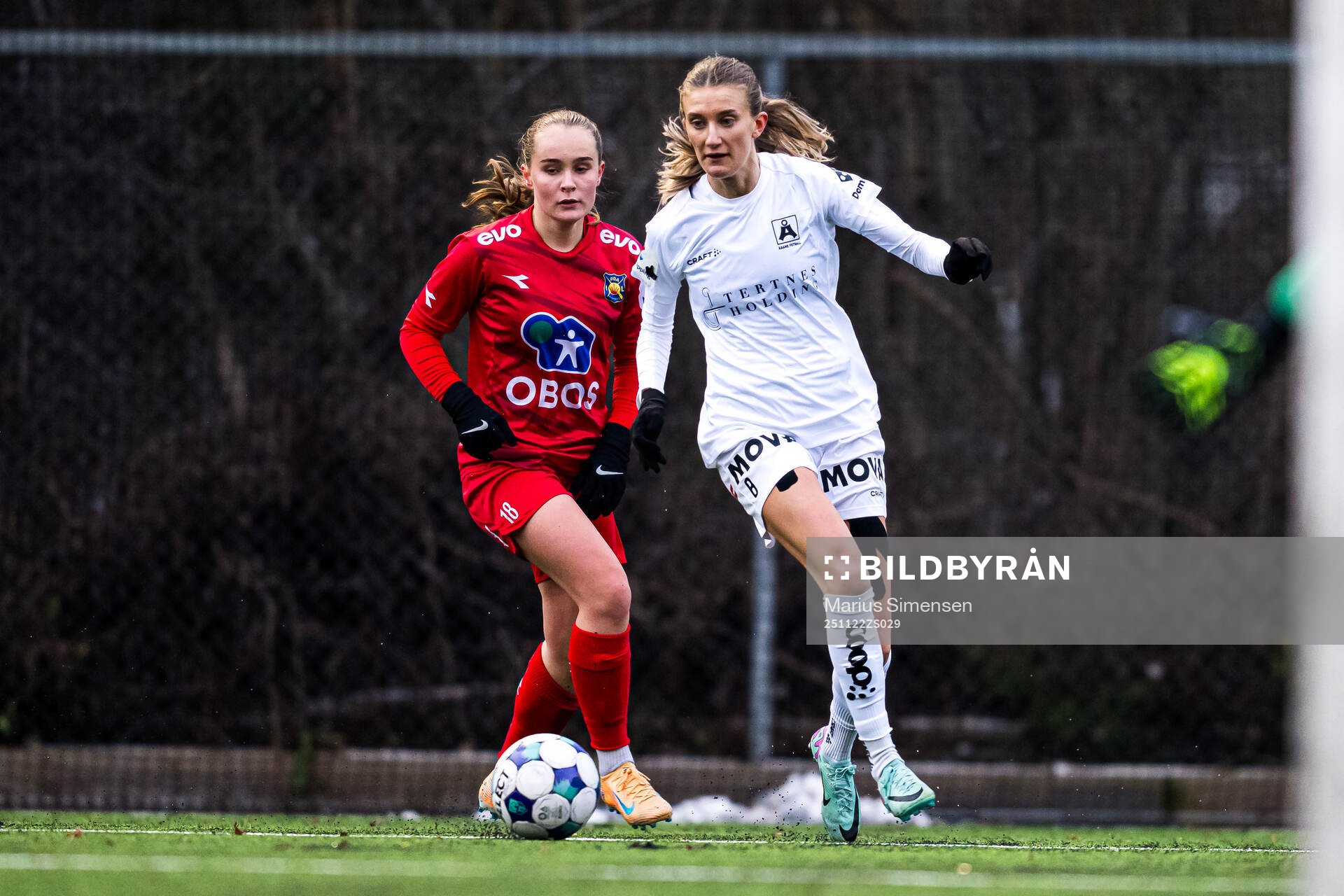 Erle Ødegaard Jonsson of Røa and Synne Eide Bjørnebøle