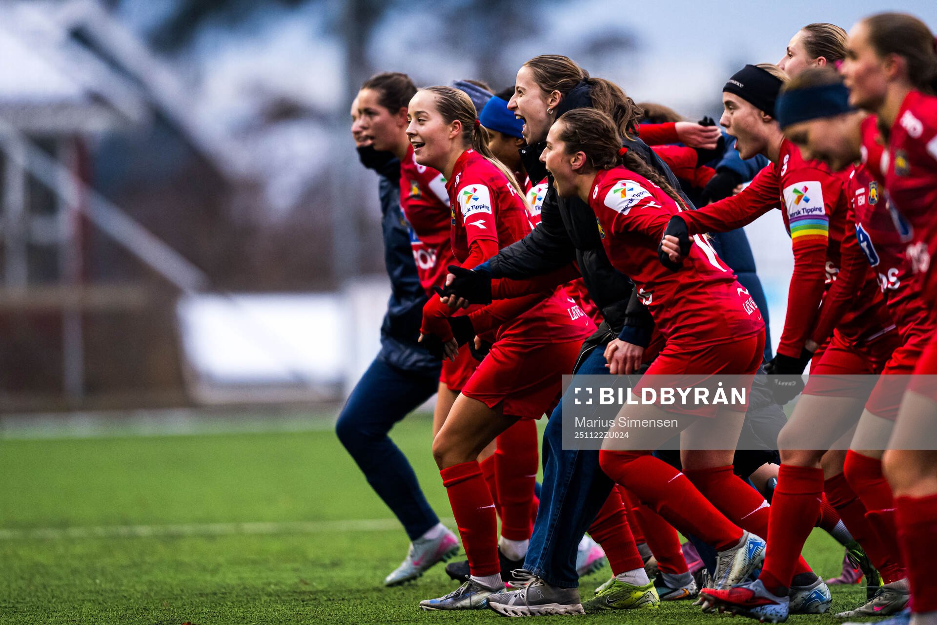 Mina Bell Folland of Røa celebrates