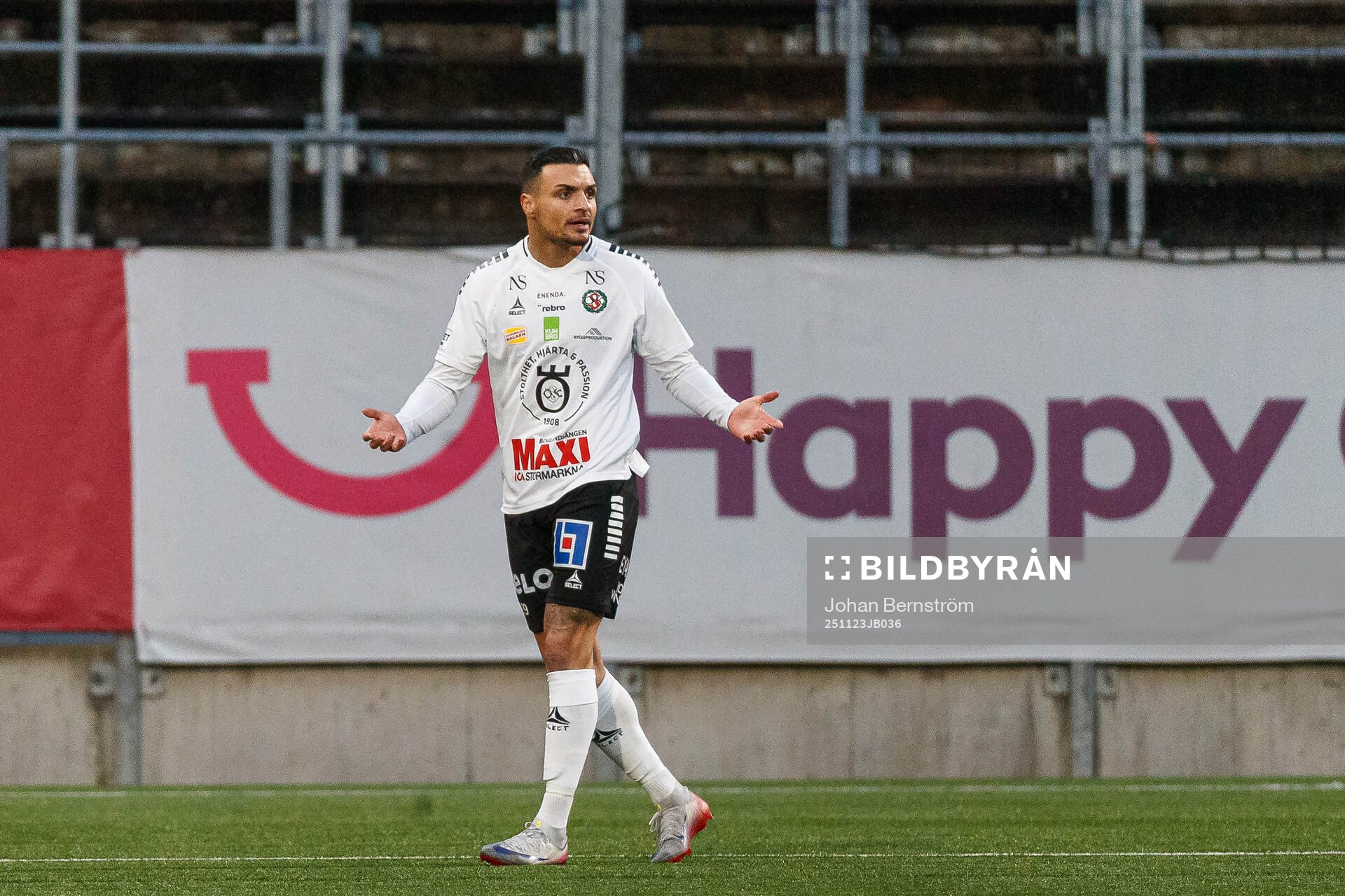 Örebros Ahmed Yasin reagerar