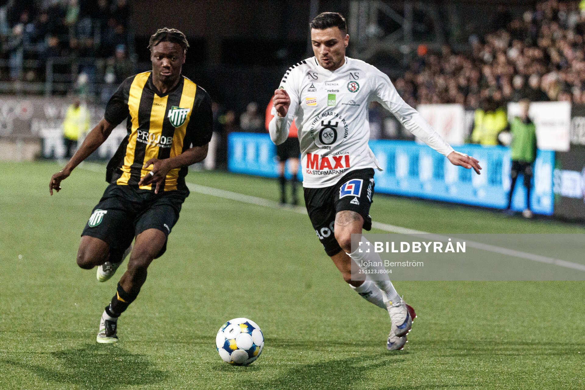 Hammarby TFFs Essayas Lwampindy-Bofua och Örebros Ahmed